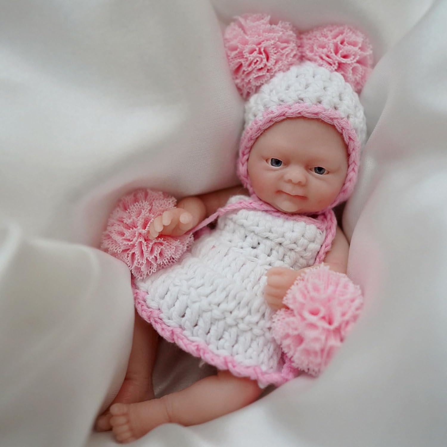 Muñeca Reborn Mini Niña 11.4 cm Silicona Ojos Abiertos