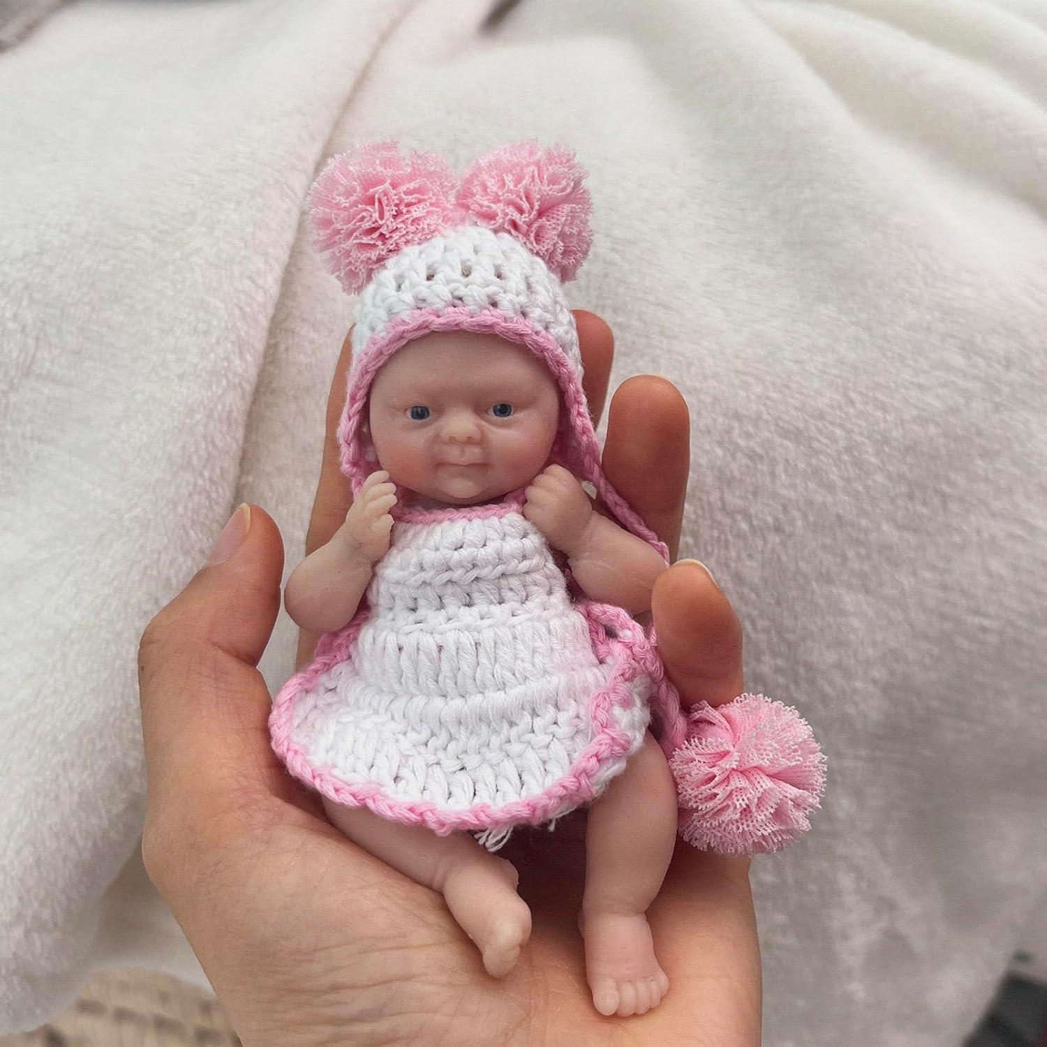 Muñeca Reborn Mini Niña 11.4 cm Silicona Ojos Abiertos