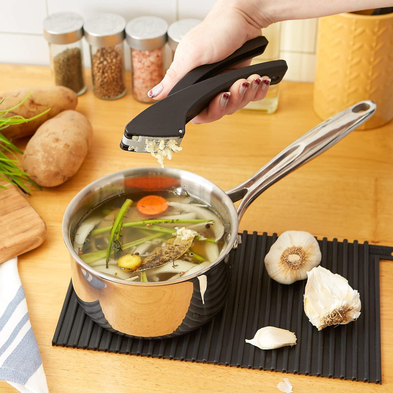 Prensa de Ajo RSVP International Apta para Lavavajillas Negro