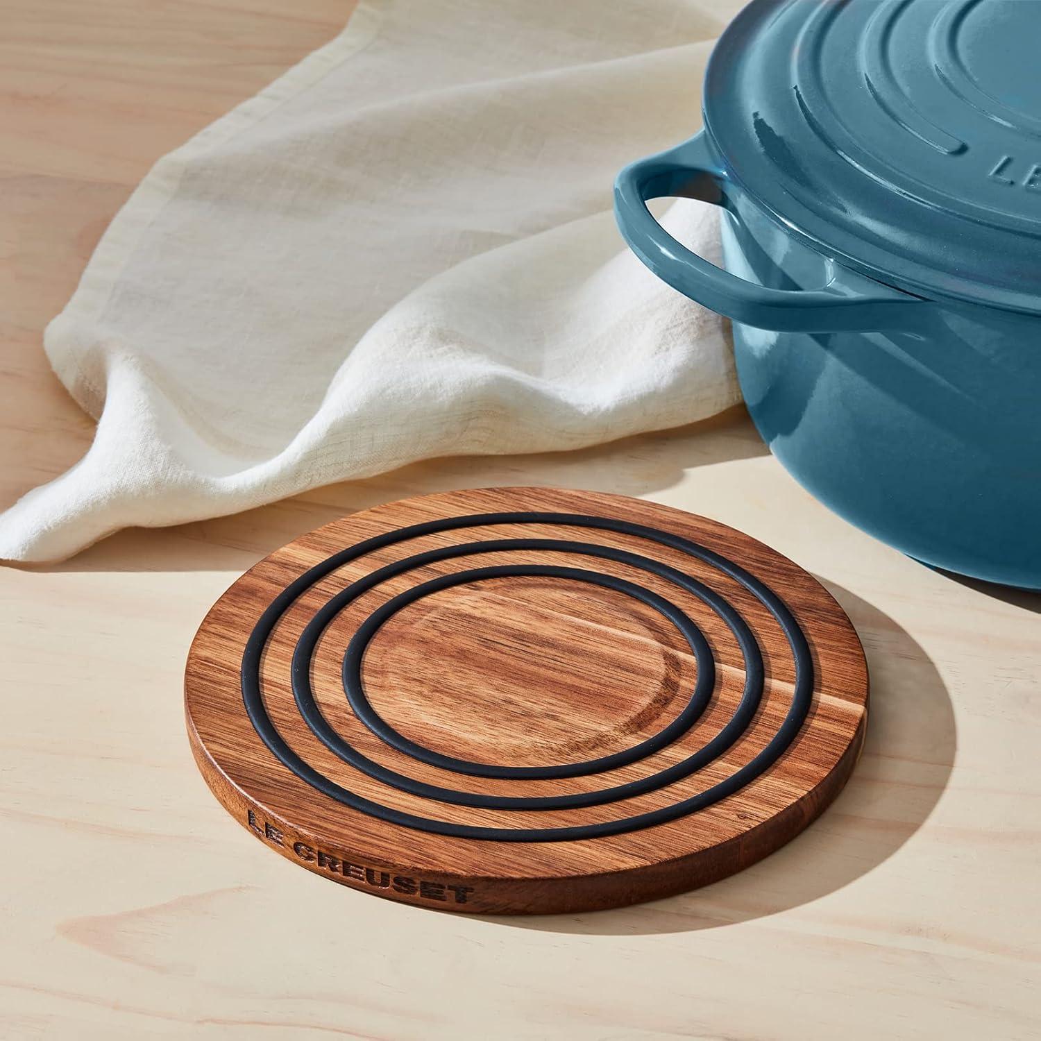 Trivet Magnético de Madera Le Creuset 20.3 cm Acacia Silicona