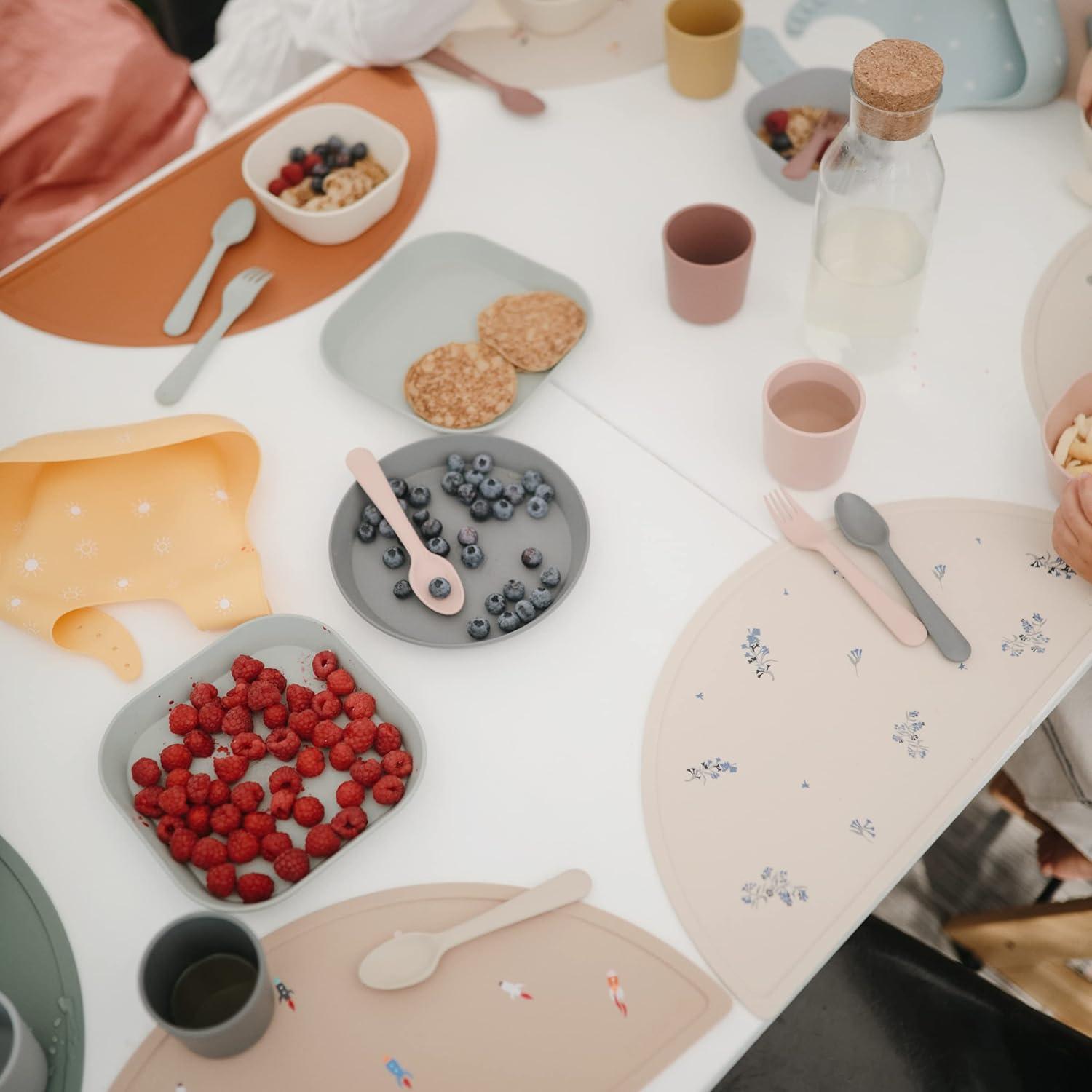 Set de 2 Tazas de Vajilla Mushie para Niños Sonrosadas