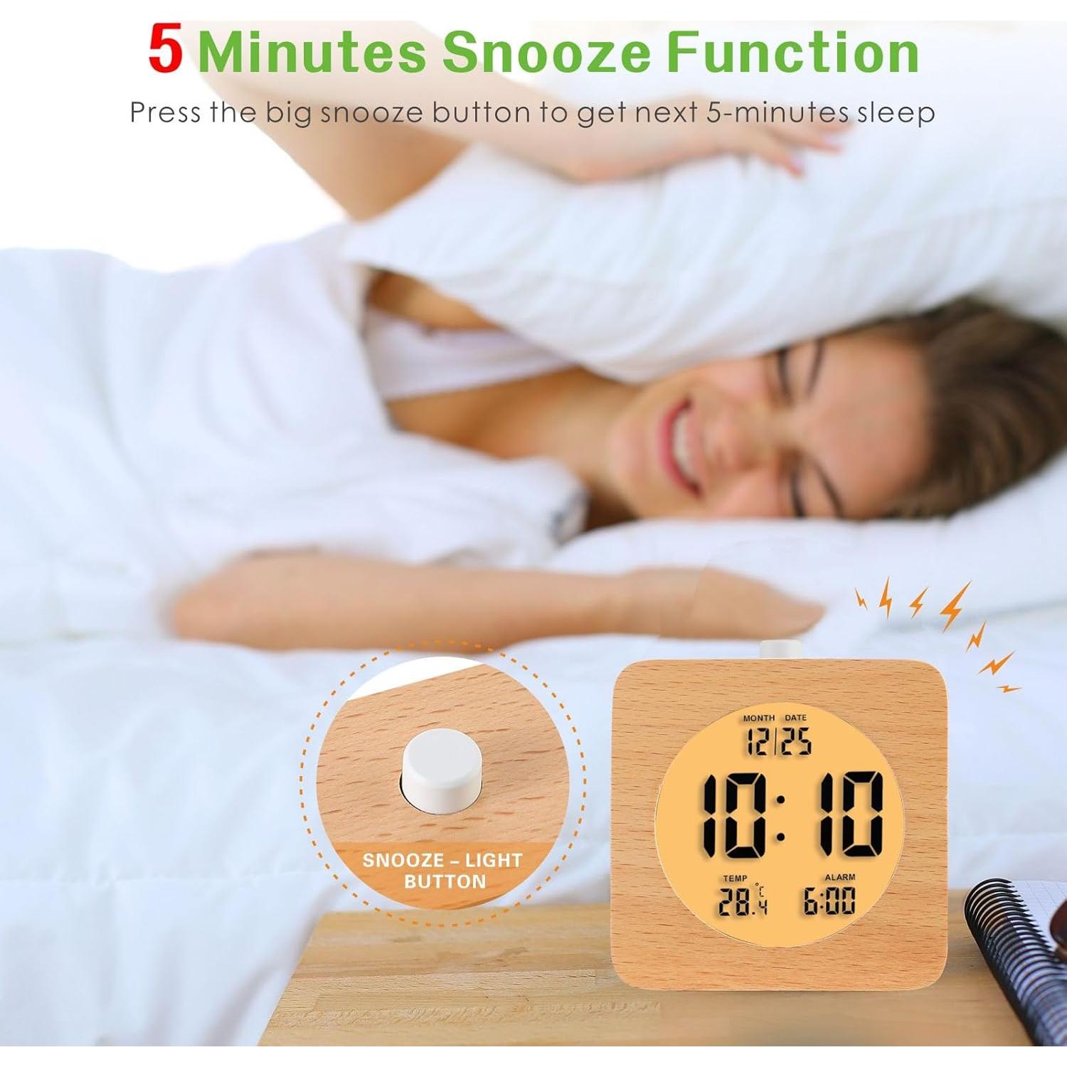 Reloj Despertador Digital Plumeet de Madera 10.16 cm con Luz