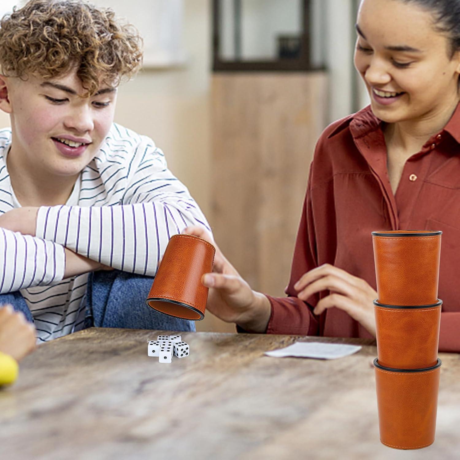 Juego de Tazas para Dados RERIVER 6 Tazas y 36 Dados Marrón