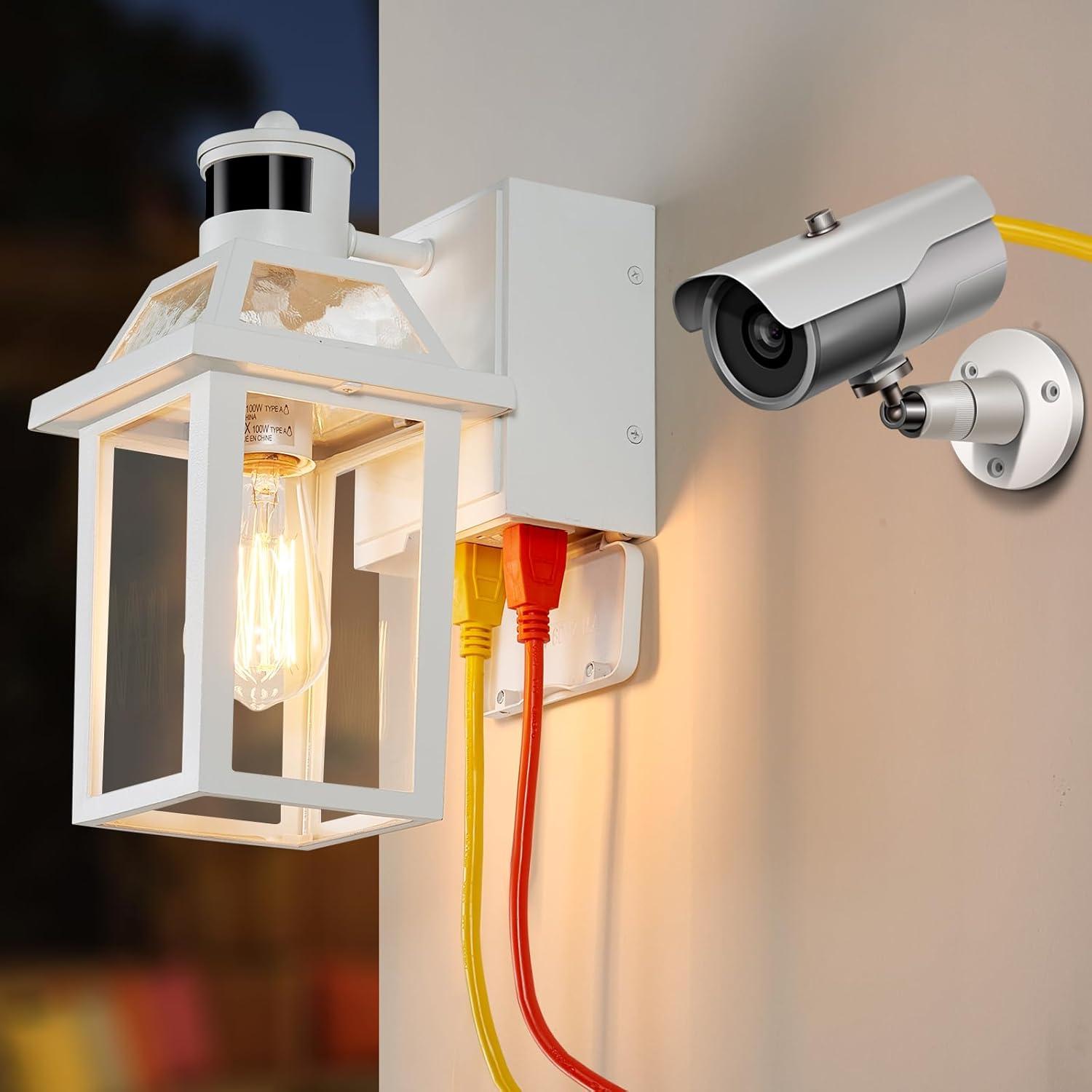 Luz de Porche YISURO con Toma GFCI y Sensor de Movimiento