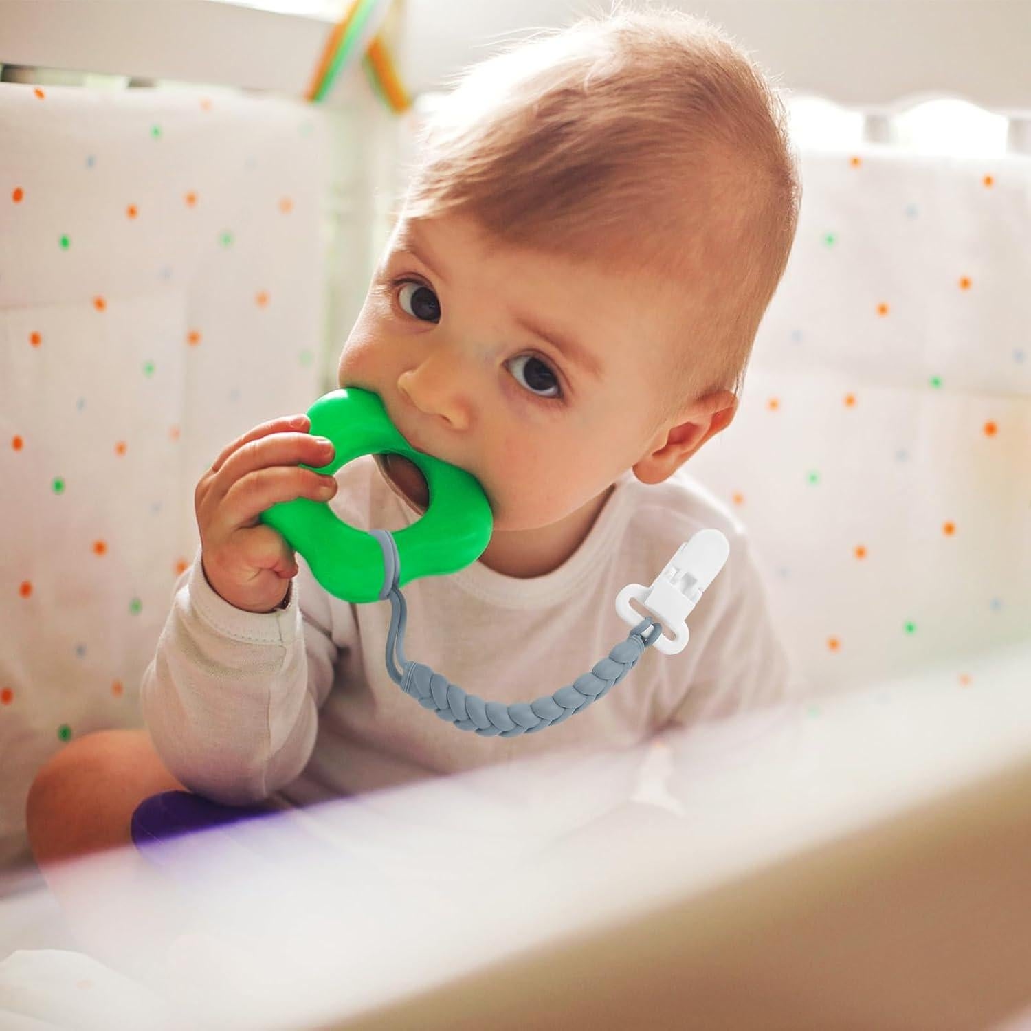 Clip de Chupete de Silicona 4-Pack Gris - Seguro y Práctico