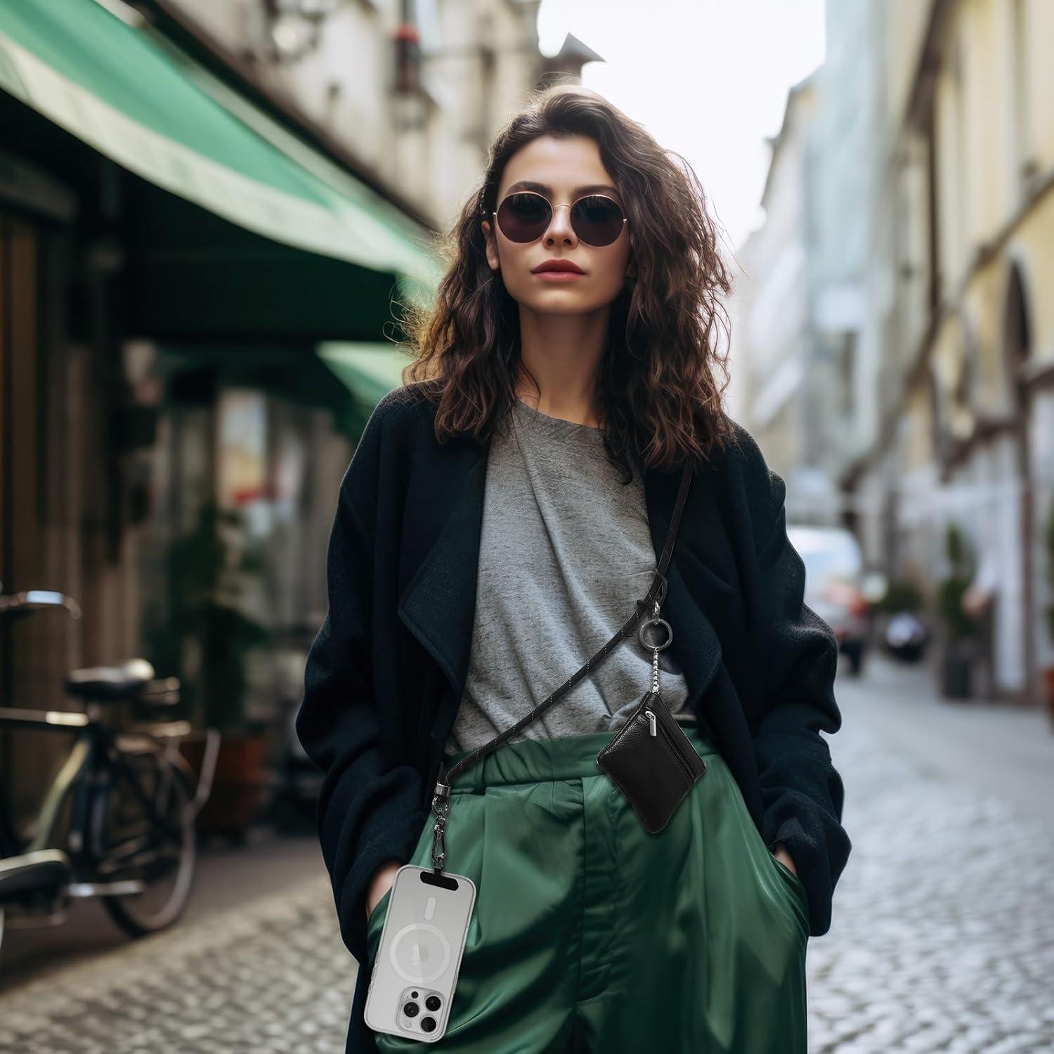 Correa para Teléfono Clip and Go con Bolsa Negra Ajustable