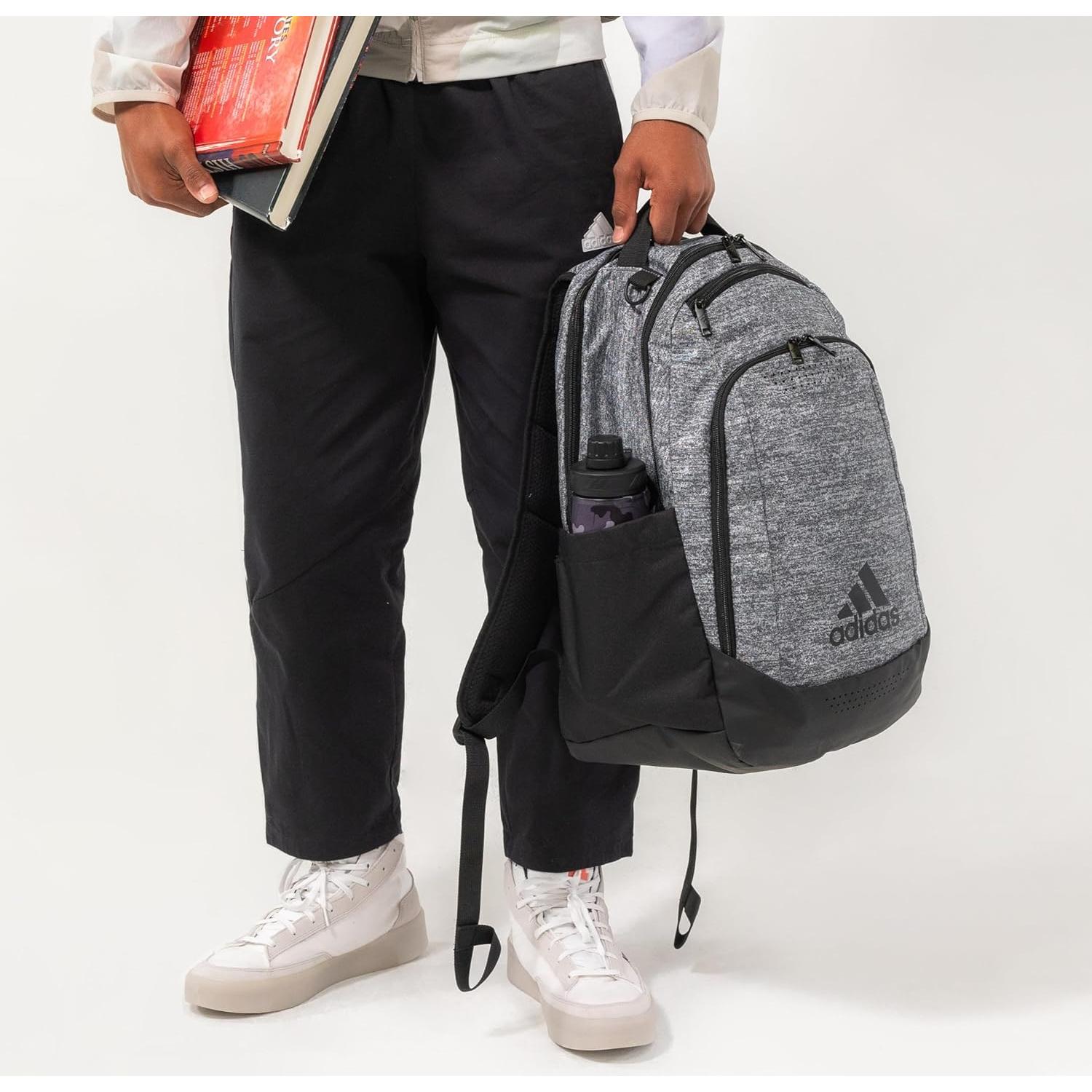 Mochila deportiva Adidas Defender con compartimento para zapatos