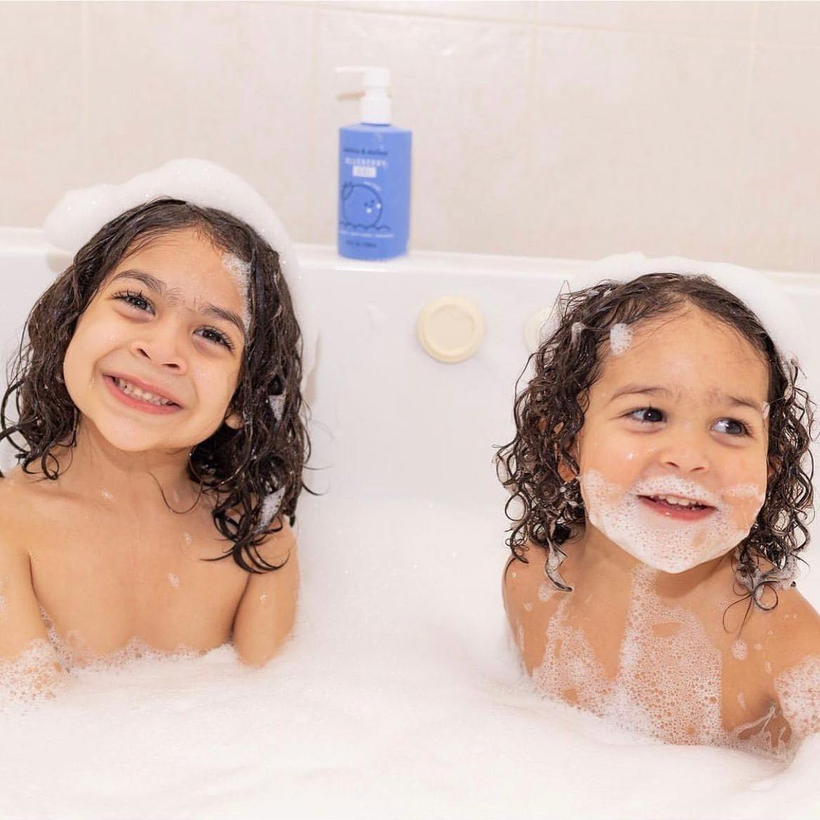 Gel de Baño y Champú Dabble & Dollop Arándano 3 en 1 2x295ml