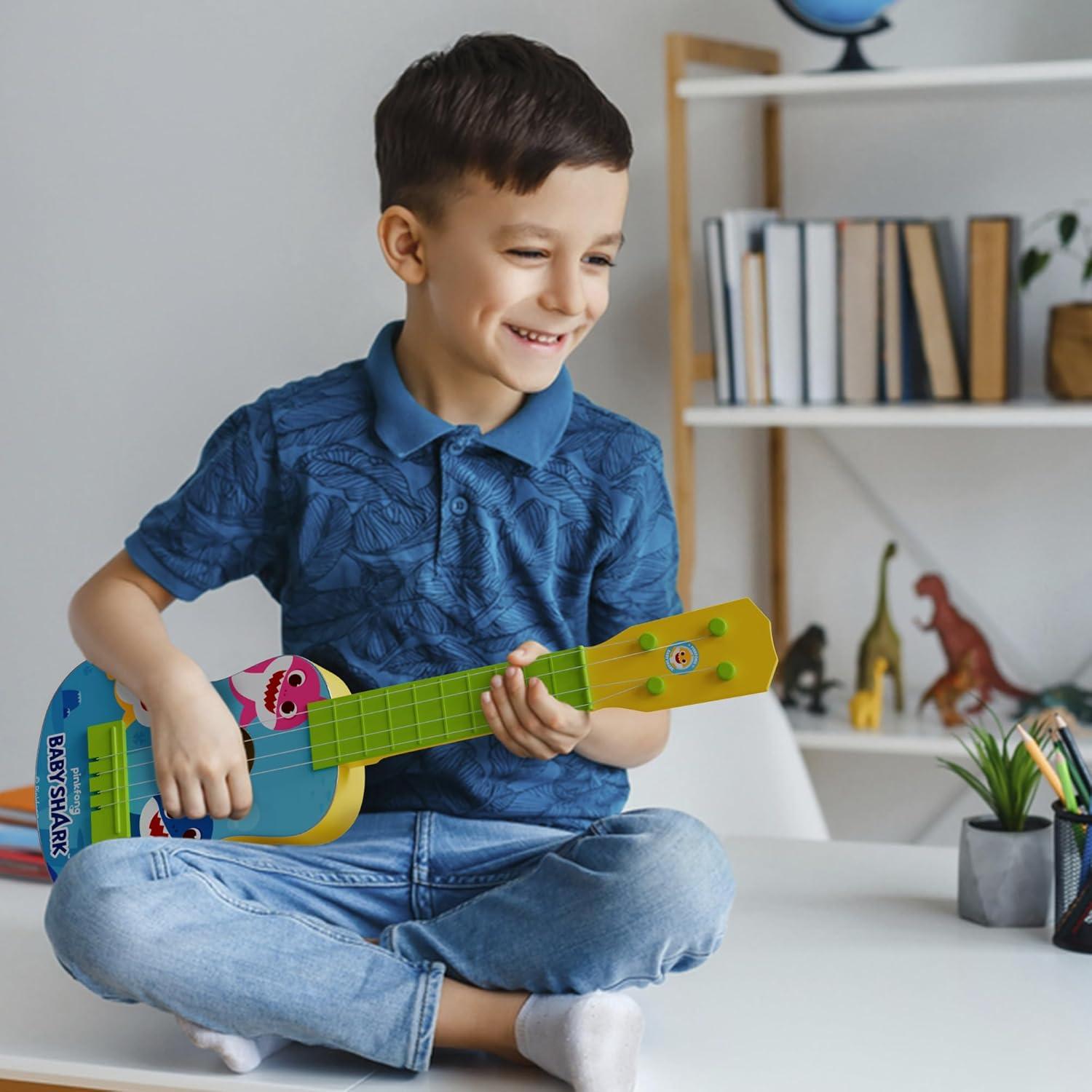 Ukulele Baby Shark Lollipop 4 Cuerdas para Niños 19.1x5.6x41.4cm