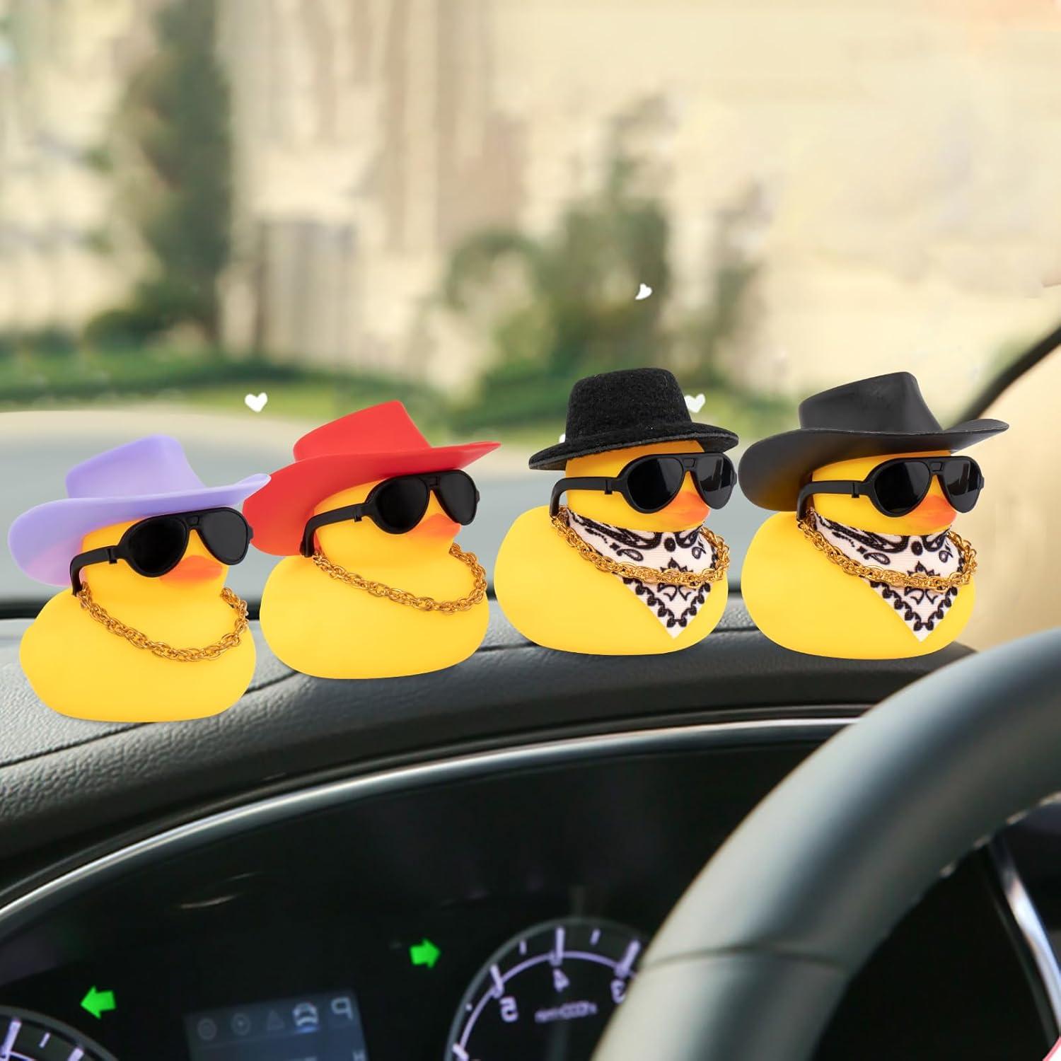 Pato de Goma Wonuu con Sombrero y Gafas para Auto 6x4.5cm