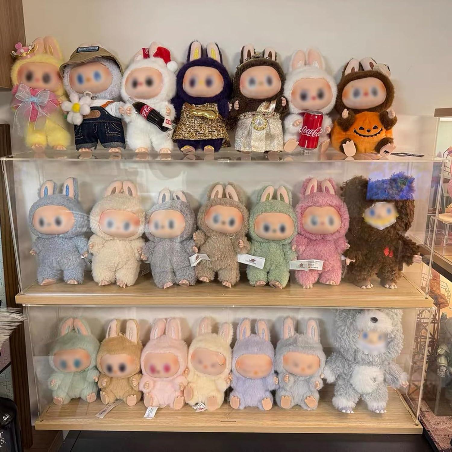 Caja de Exhibición Acrílica LABUBU 60x10x20cm con Base de Madera