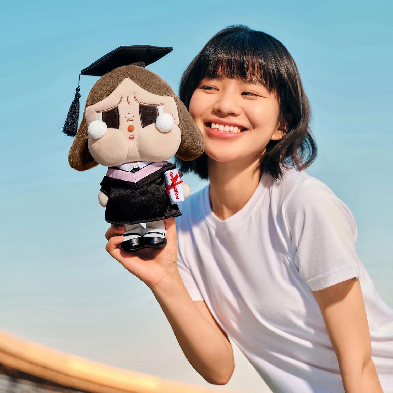 Muñeca de Felpa POP MART Crybaby 30 cm - Conciertos al Atardecer