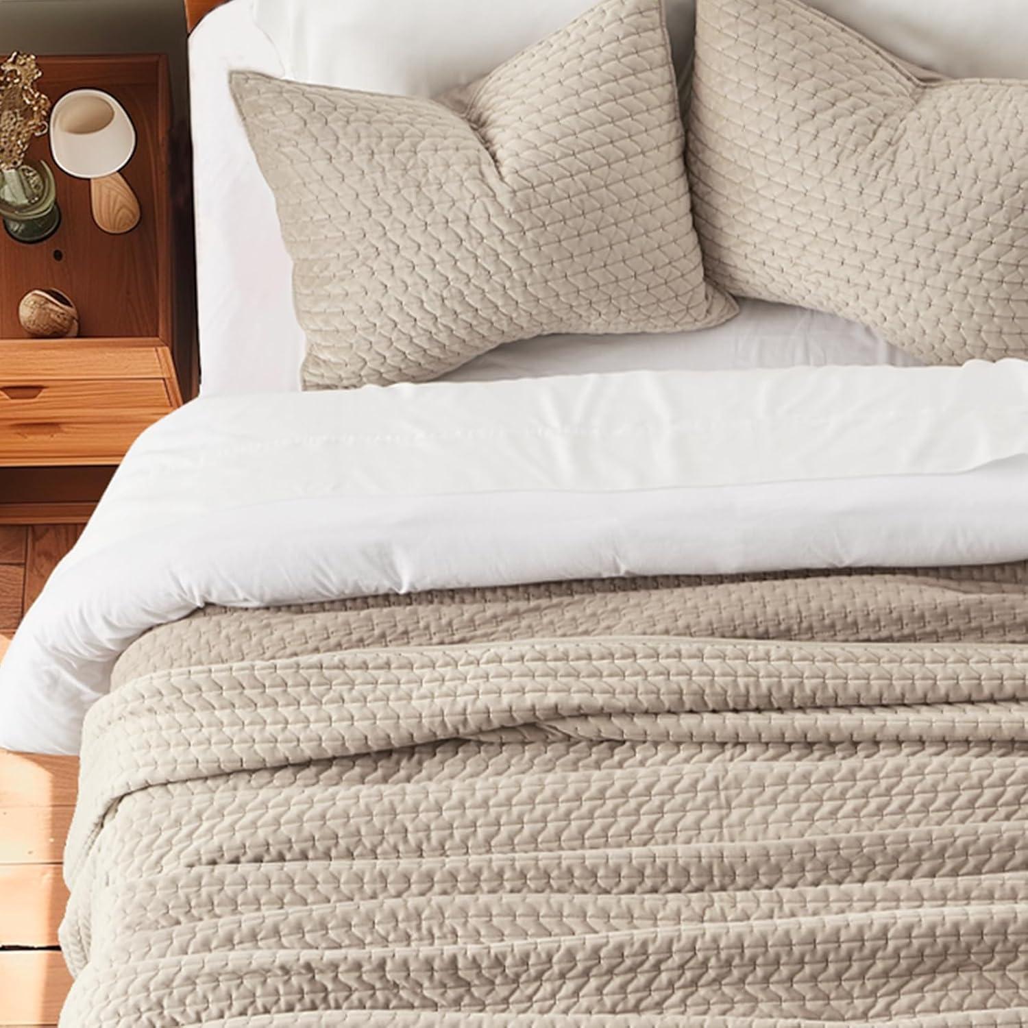 Conjunto de Colcha de Terciopelo King EVERGRACE 3 Piezas Taupe