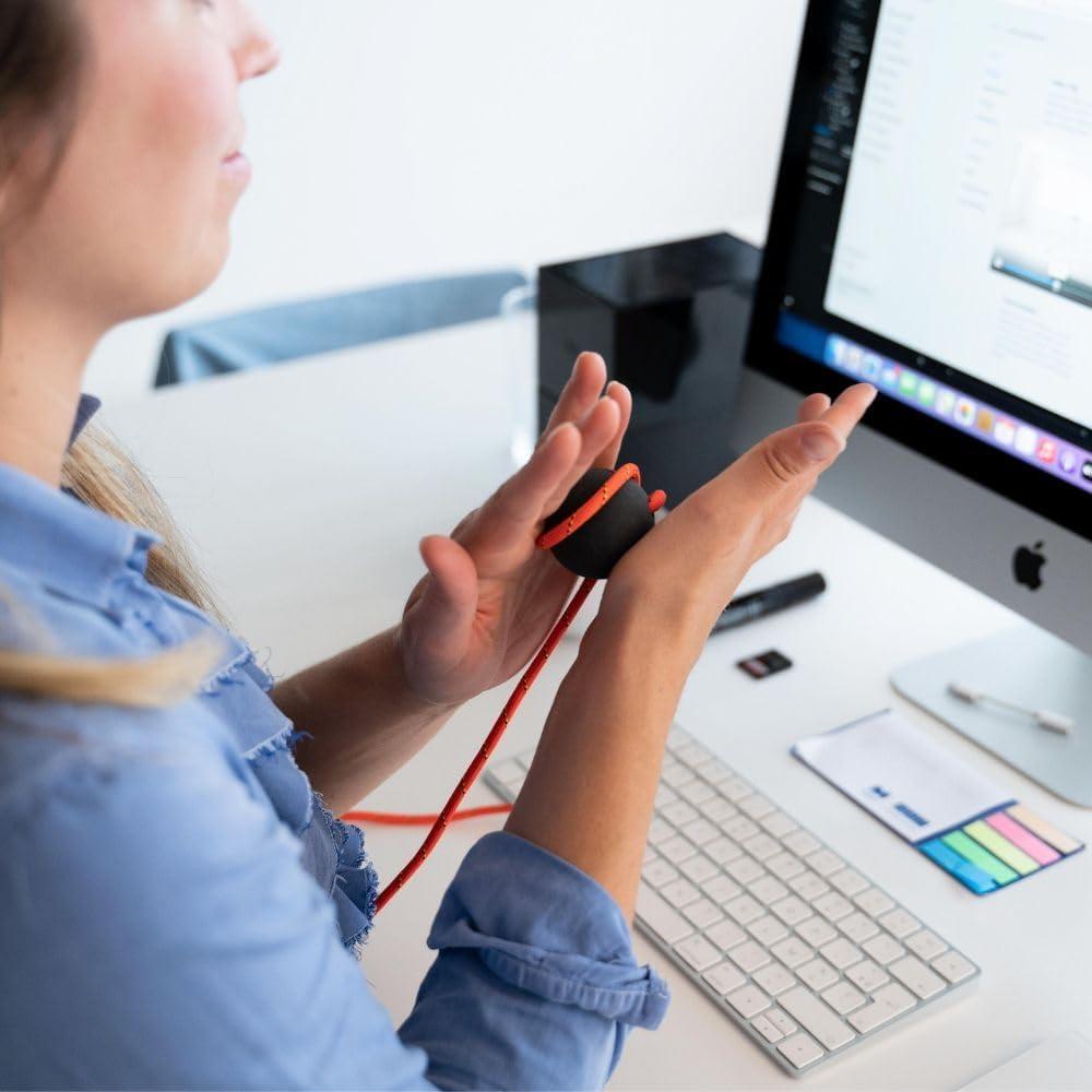 Pelota de masaje Tiger Tail 1.7 cm con cuerda de 127 cm