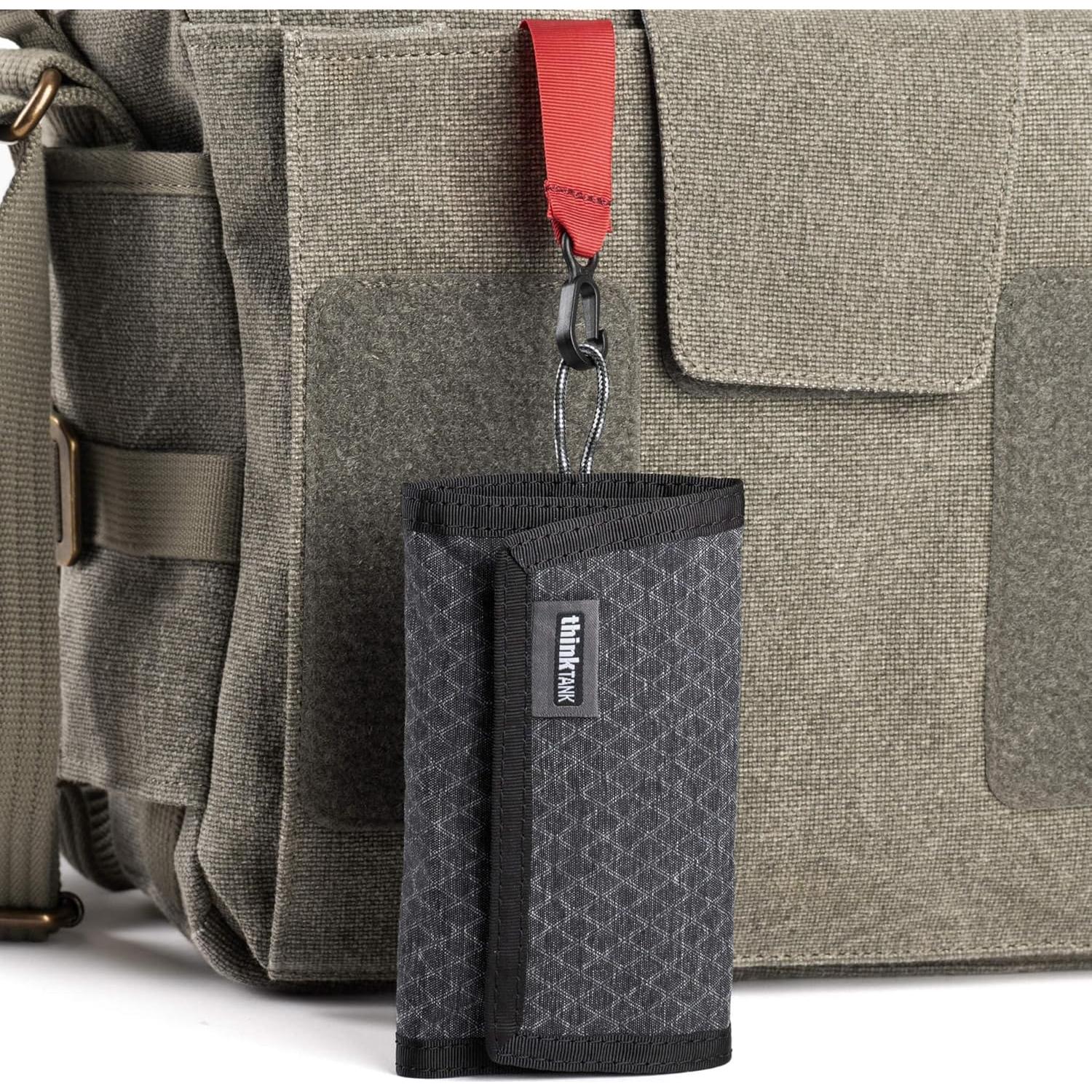 Cartera de Memoria y Batería Think Tank Photo Pizarra Negra