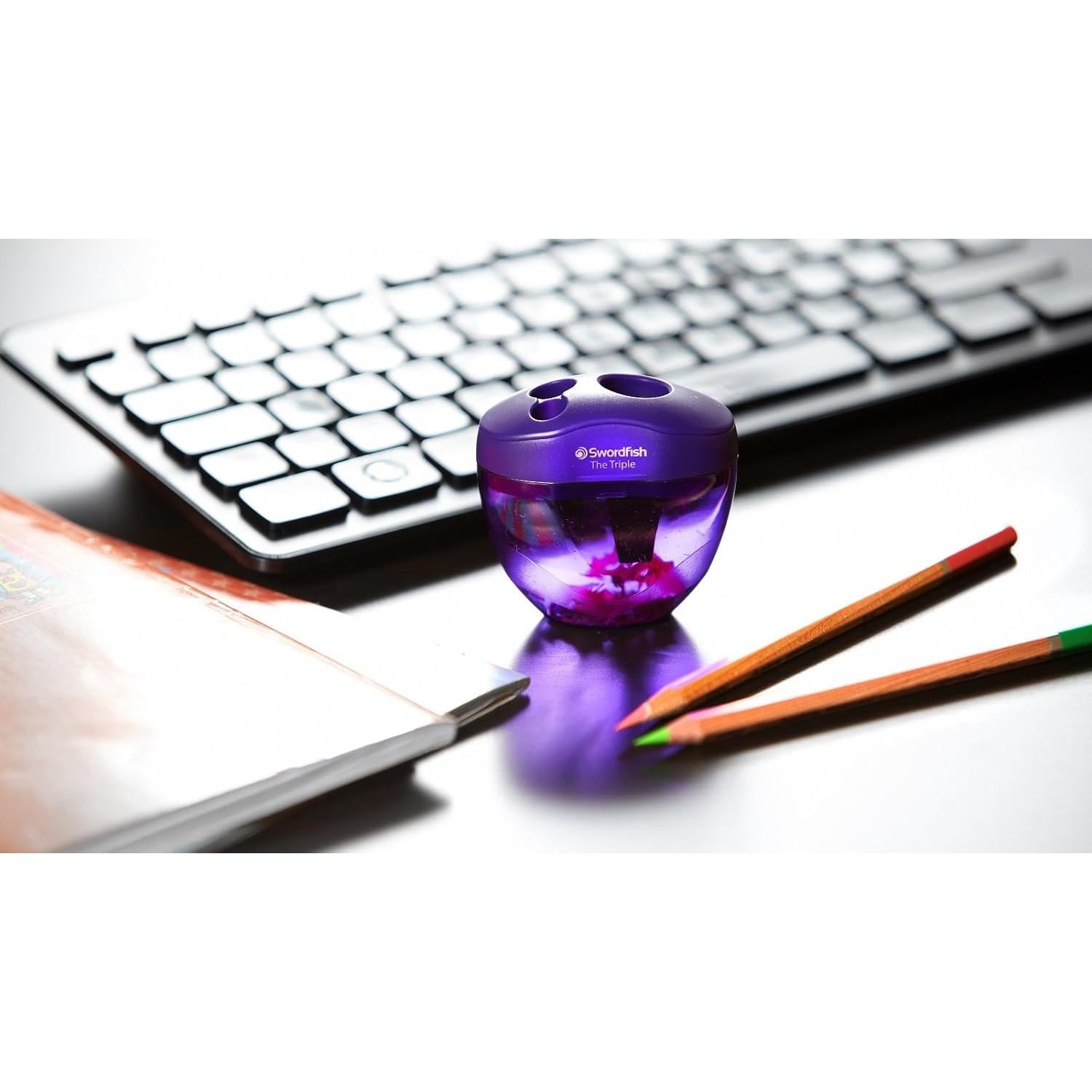 Sacapuntas Triple Swordfish Púrpura 3 Agujeros con Recipiente