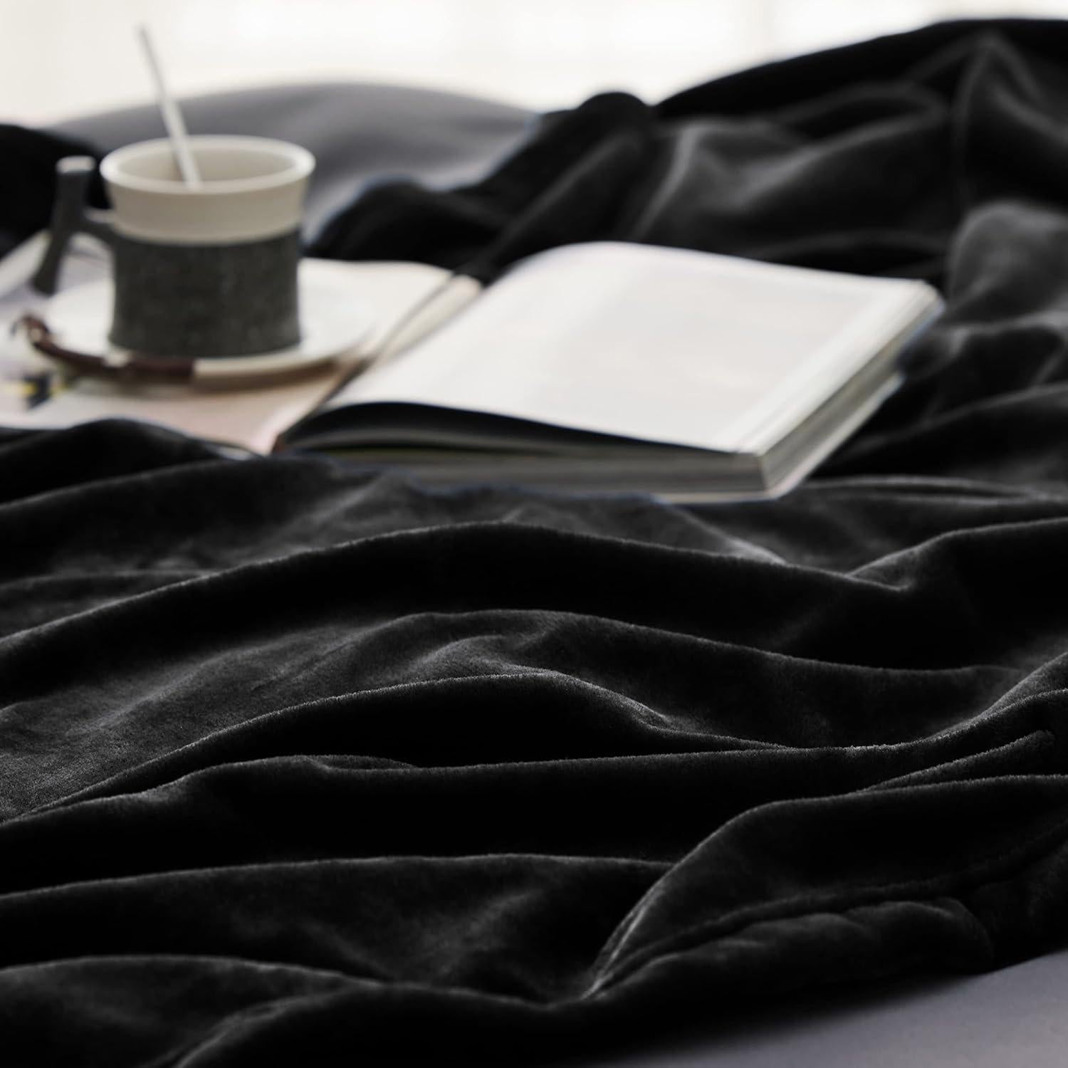 Manta de Fleece Bedsure Negra 127x152 cm Suave y Ligera