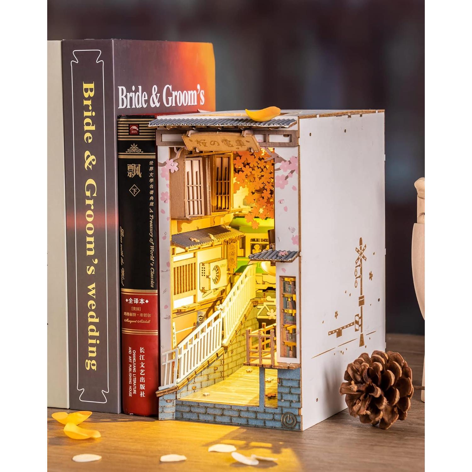 Kit de Libro Nook LED Rolife Casa Densya de Sakura 3D