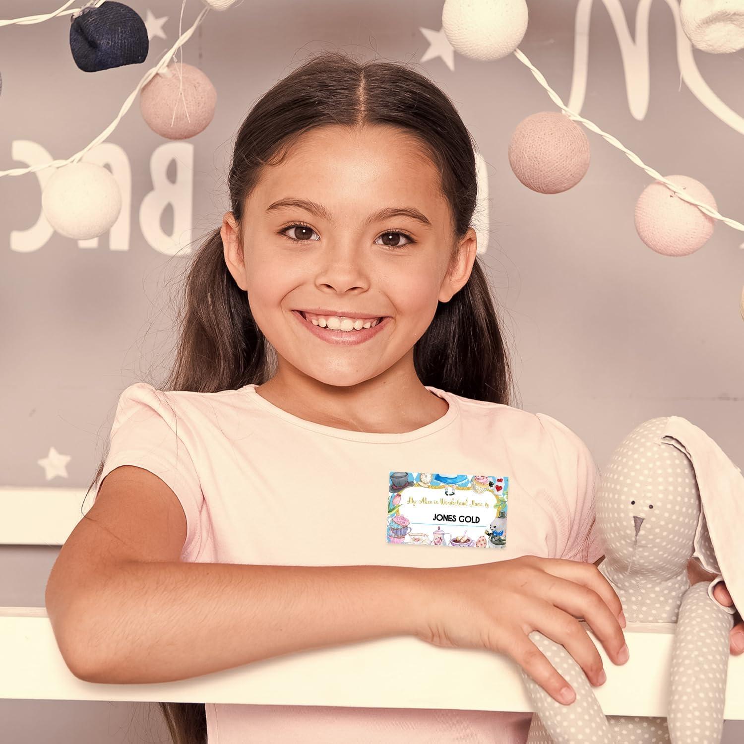 Juego de Nombres Alicia en el País de las Maravillas - 1 Cartel Doble Cara y 30 Stickers