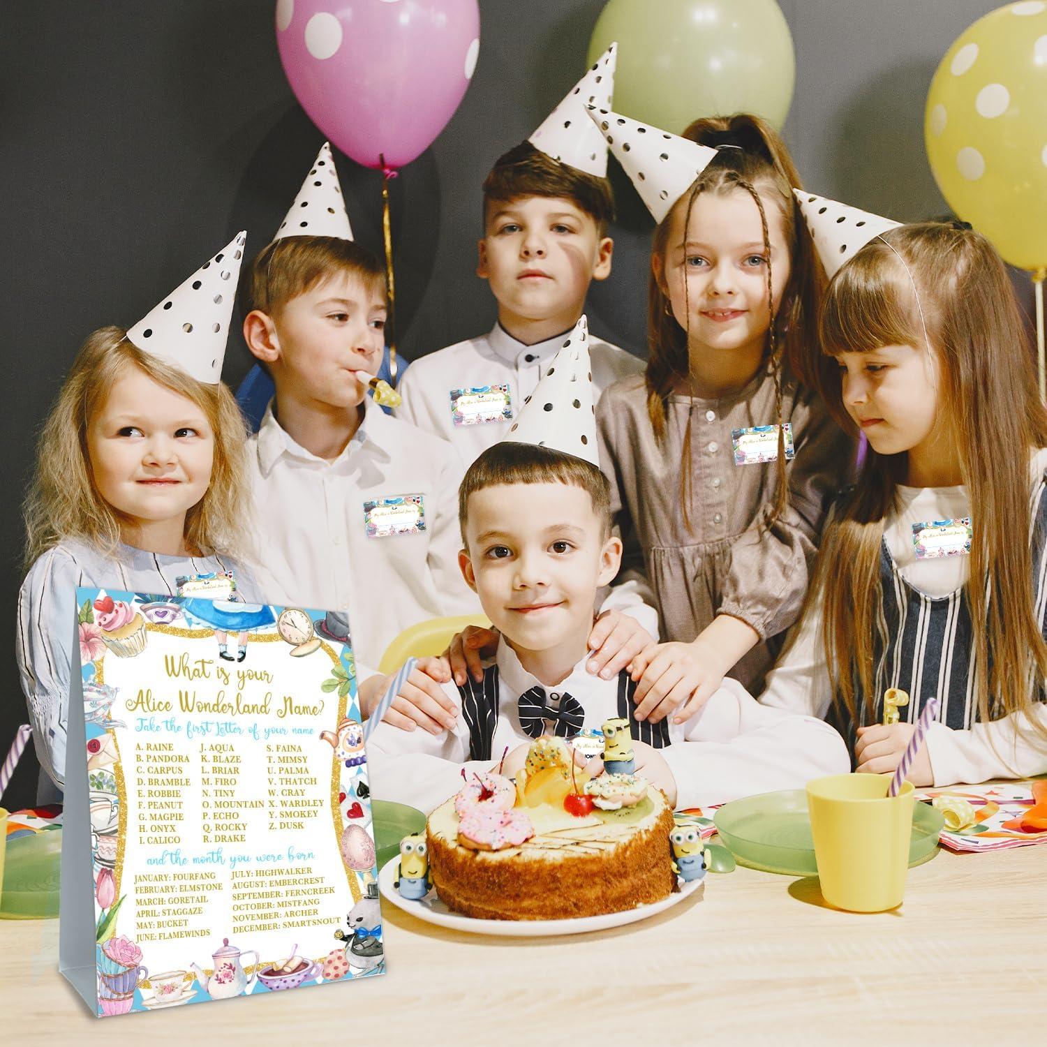 Juego de Nombres Alicia en el País de las Maravillas - 1 Cartel Doble Cara y 30 Stickers