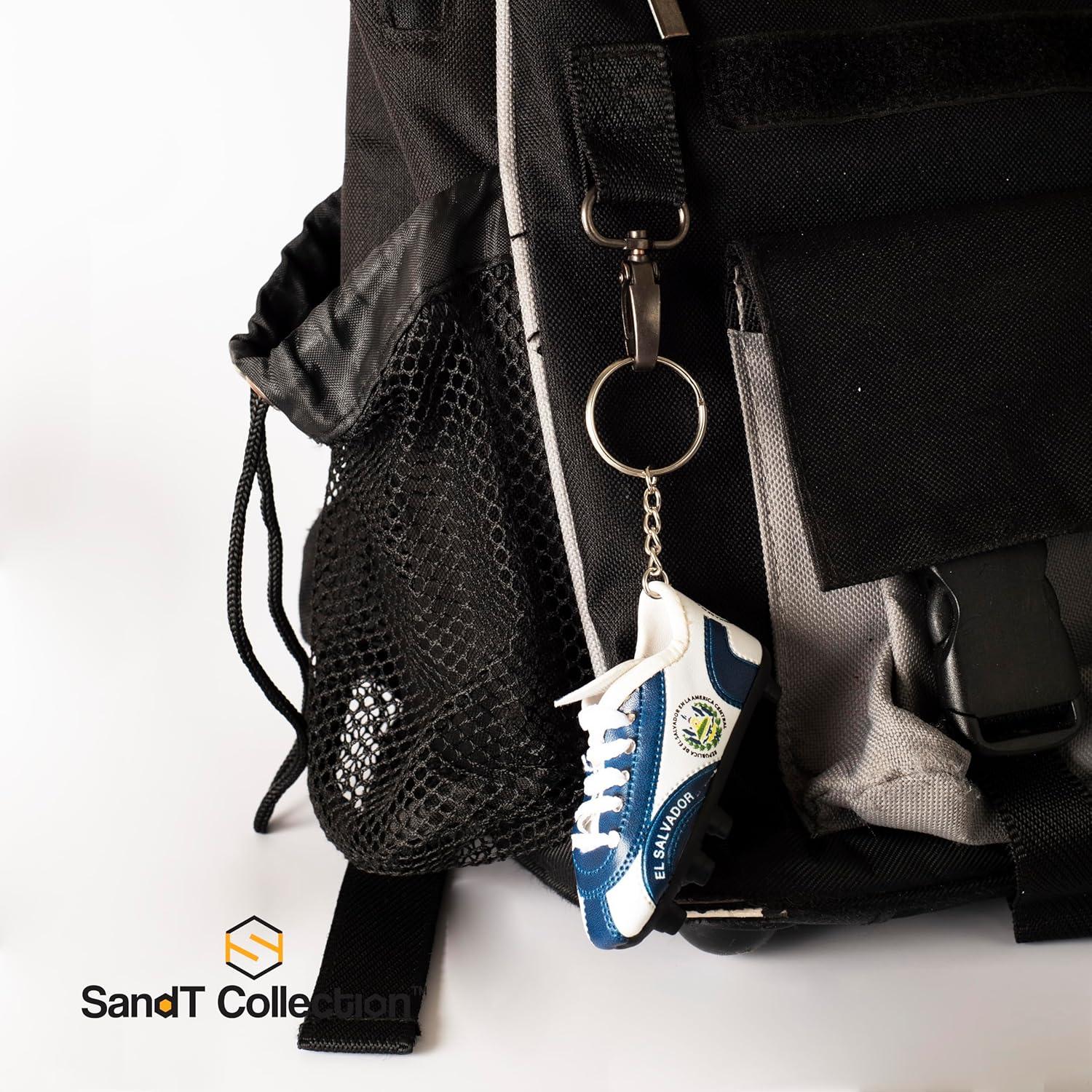 Llavero de Zapatos de Fútbol SandT - 3 Piezas - El Salvador