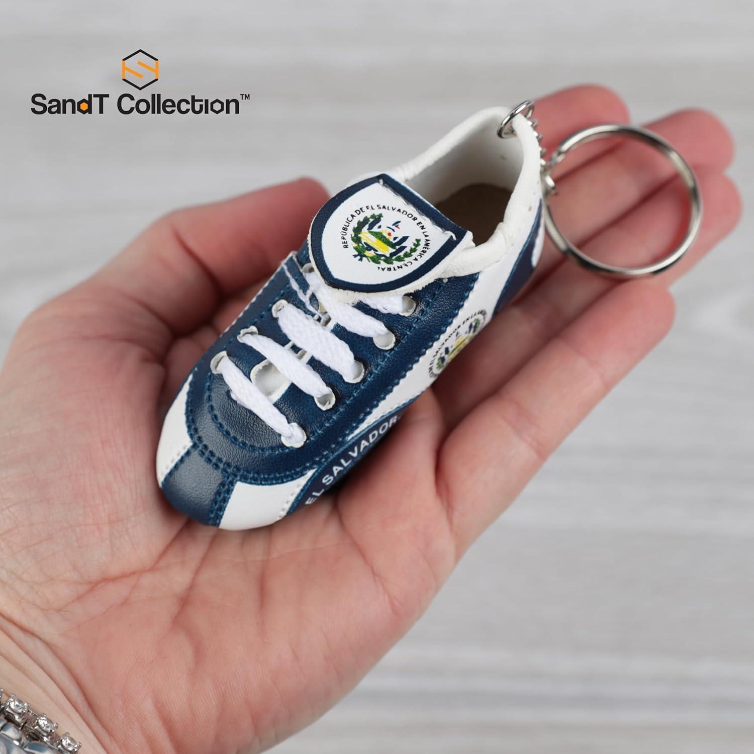 Llavero de Zapatos de Fútbol SandT - 3 Piezas - El Salvador