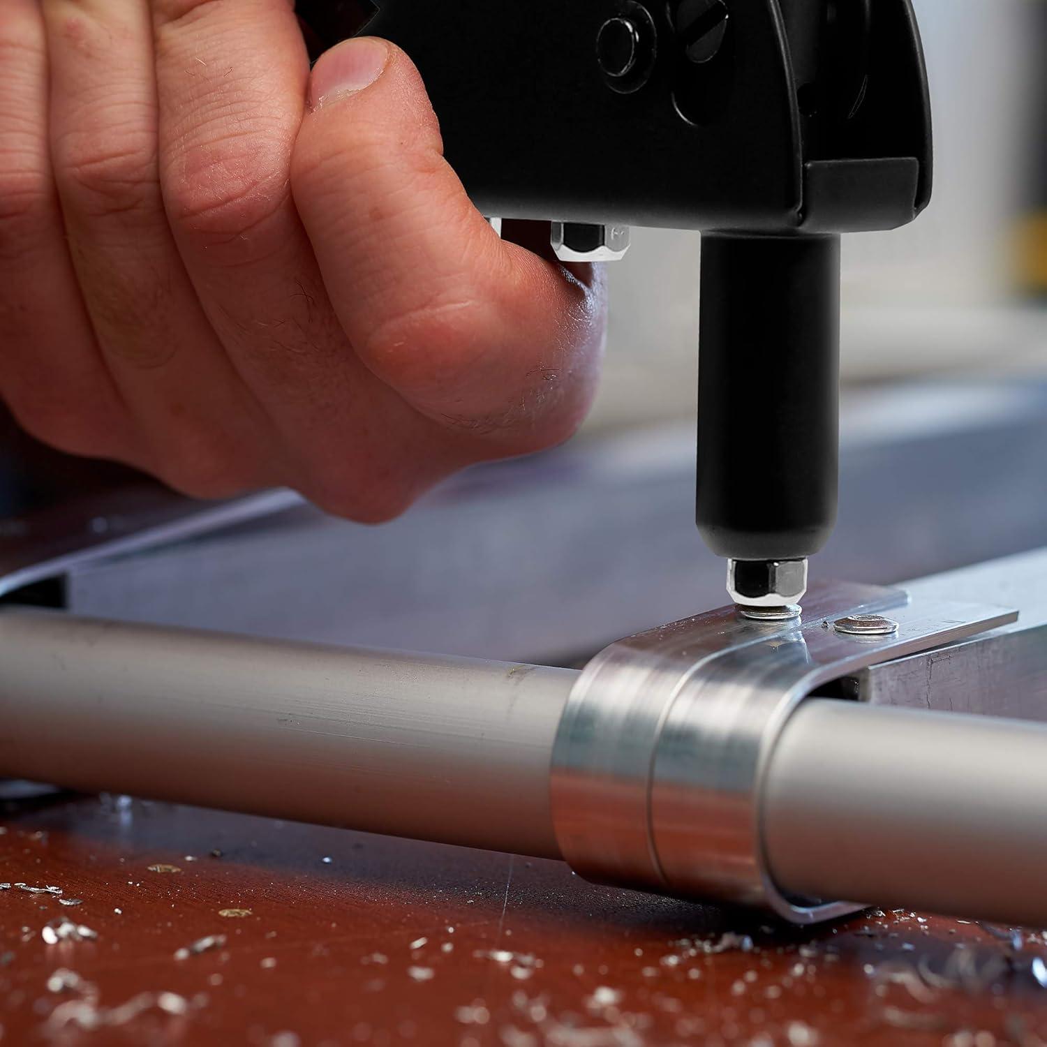 Remachadora de Mano BEETRO TC0246 con 4 Puntas y 100 Remaches