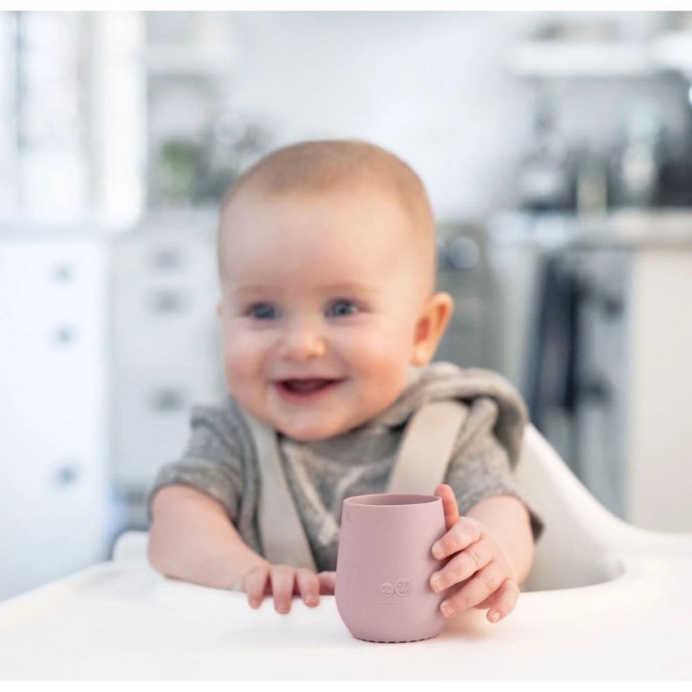 Taza de Entrenamiento ezpz Tiny Cup Sonrosada 59 ml 4 meses+