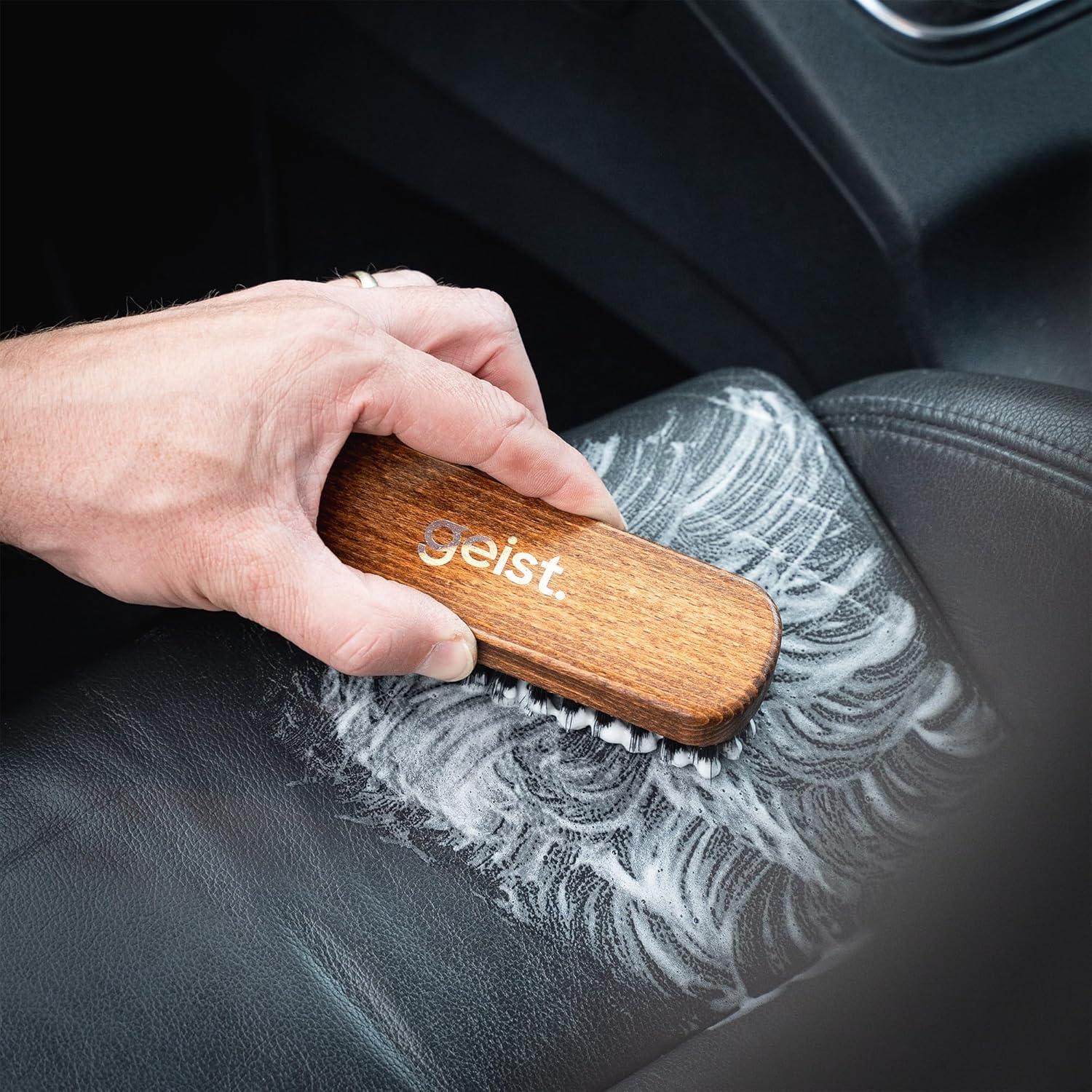 Cepillo de Limpieza de Cuero Geist - Grande, Cerdas Sintéticas