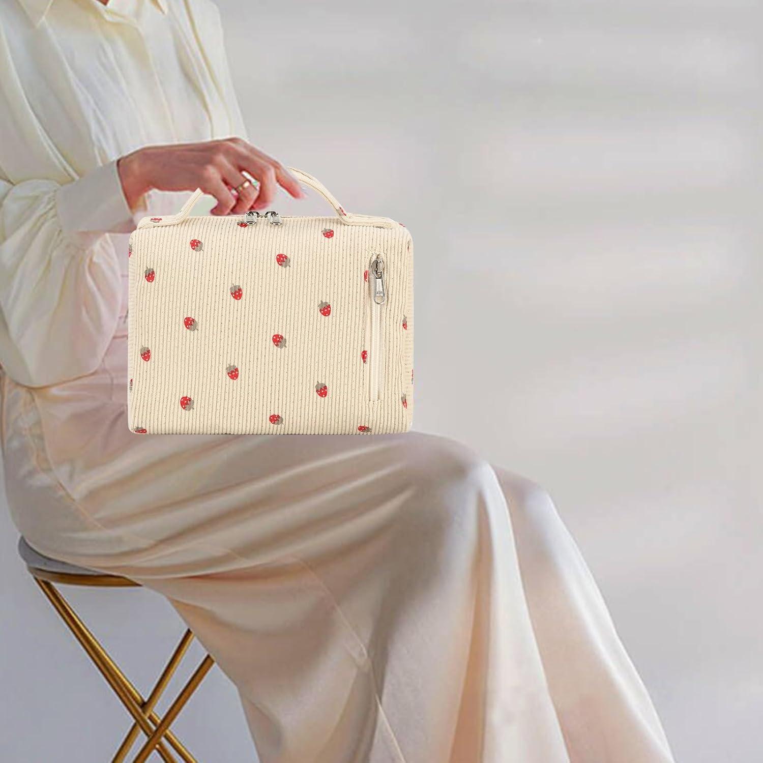 Bolsa de Maquillaje Bluboon Corduroy Beige Fresa 22x17x8cm