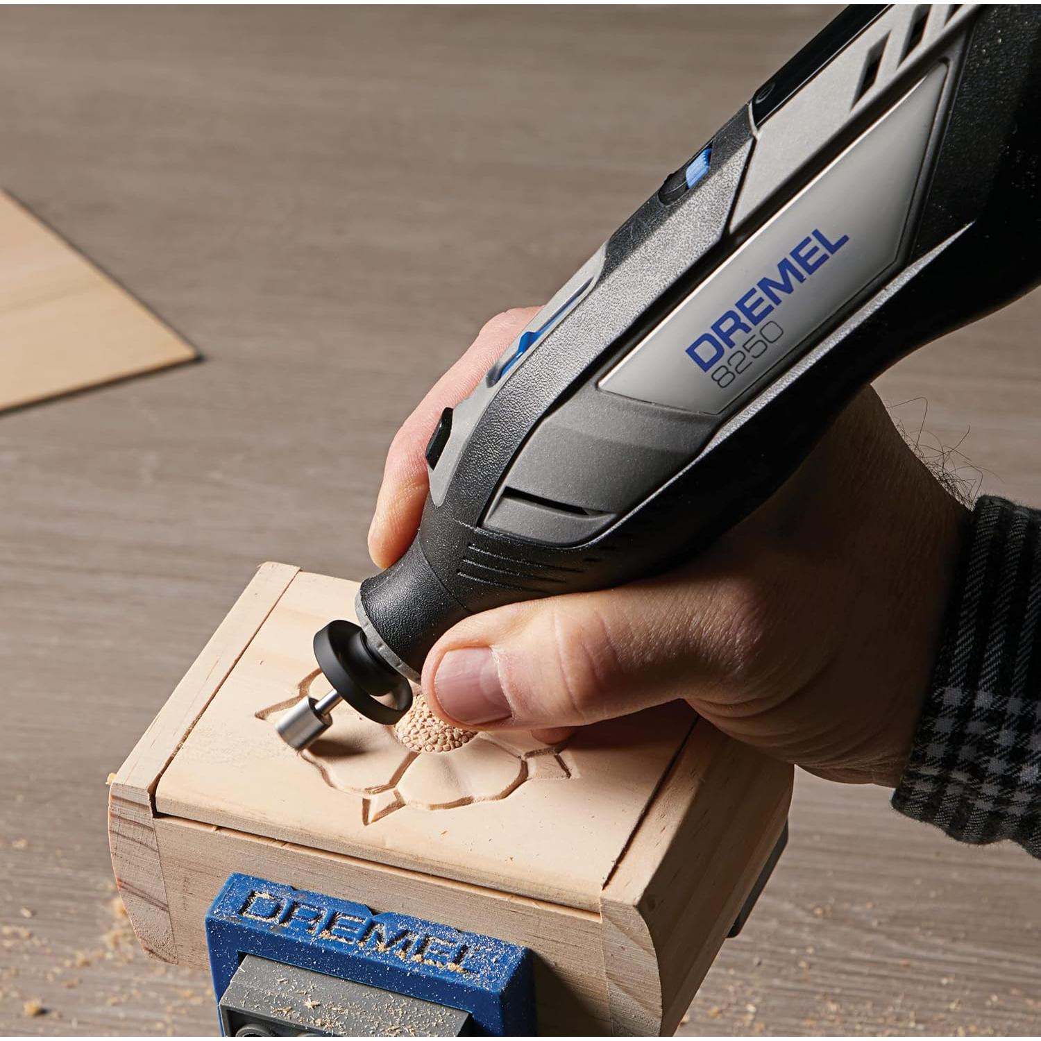 Dremel 8250 Herramienta Rotativa Inalámbrica 12V con Accesorios