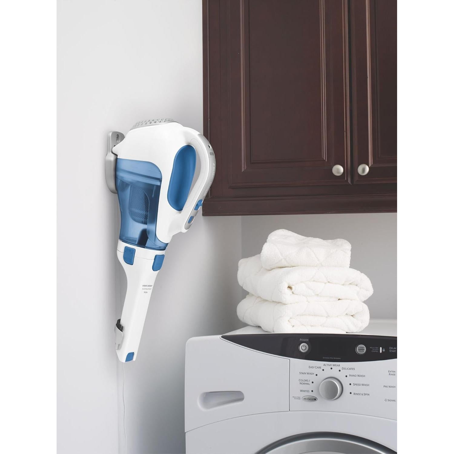 Aspiradora de Mano Ciclónica BLACK+DECKER CHV1410 14.4V