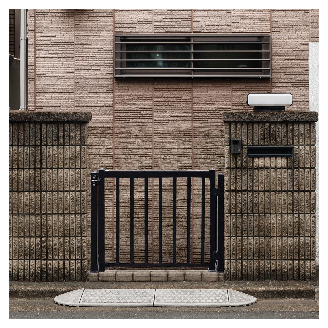 Kit de Puerta de Aluminio MOUNTWEST 121.92x106.68 cm Negro