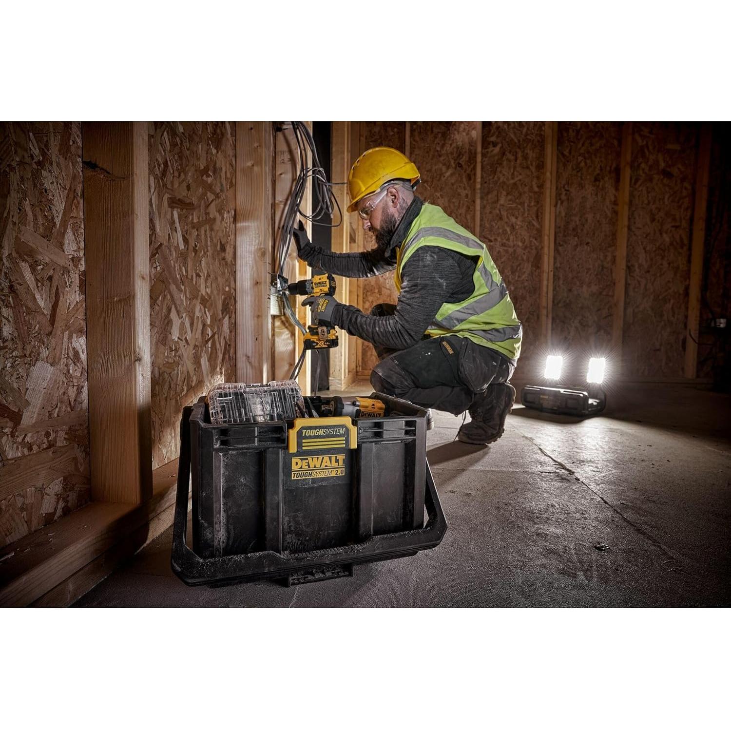 Caja de Luz LED Dewalt DWST08061 Tough System 2.0 4000 Lúmenes