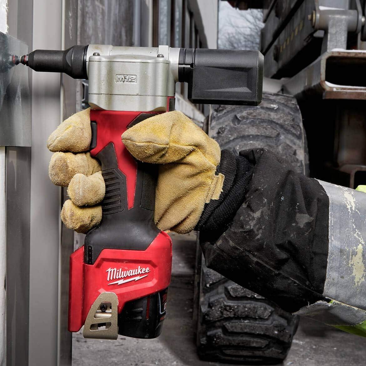 Herramienta de Remaches Inalámbrica Milwaukee M12 2550-22 3.50 kg