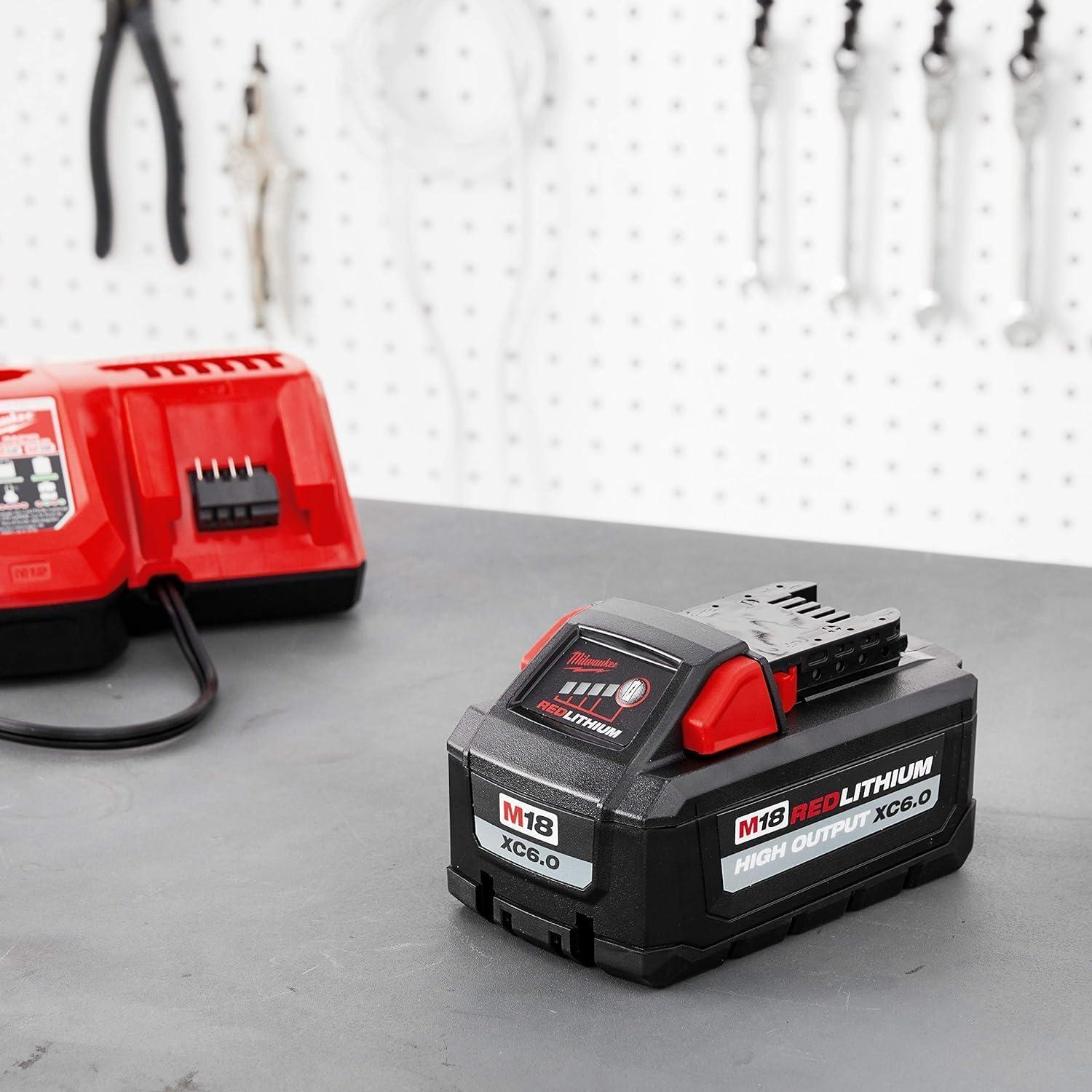 Kit Pistola de Grasa Milwaukee 2646-20 con 2 Baterías 6AH