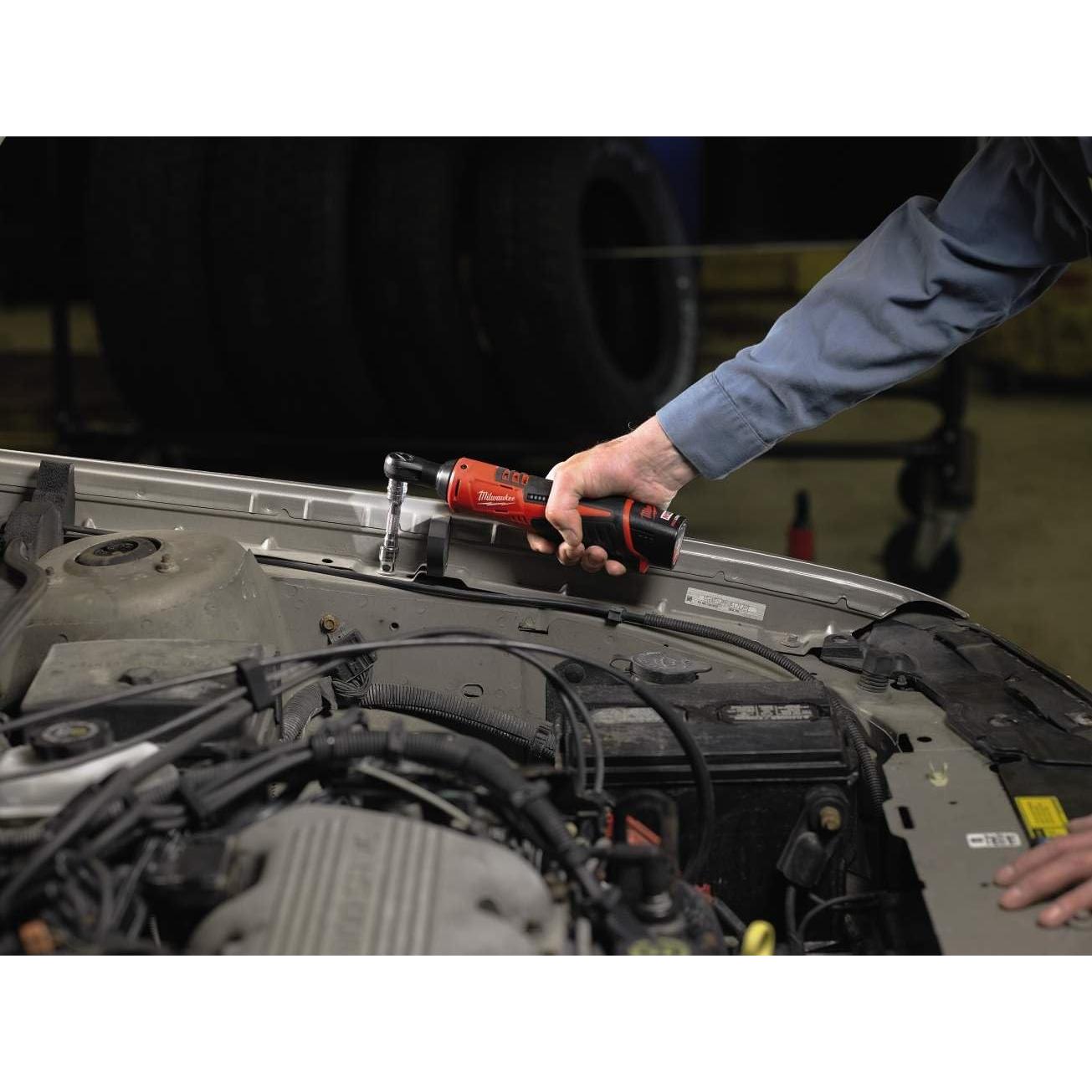 Llave de Trinquete Inalámbrica Milwaukee M12 3/8" 12V