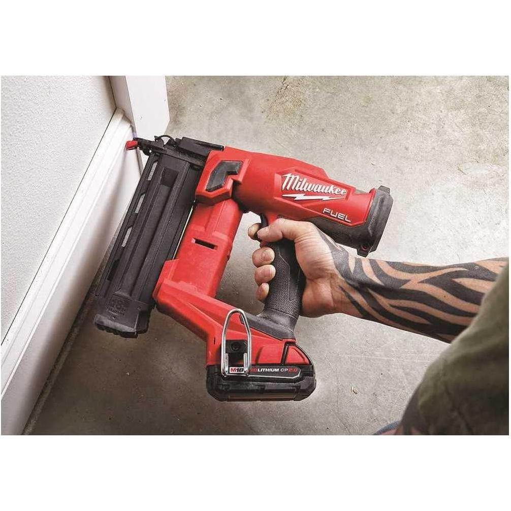 Clavadora de Brad Milwaukee 2746-21CT 18 Gauge Inalámbrica
