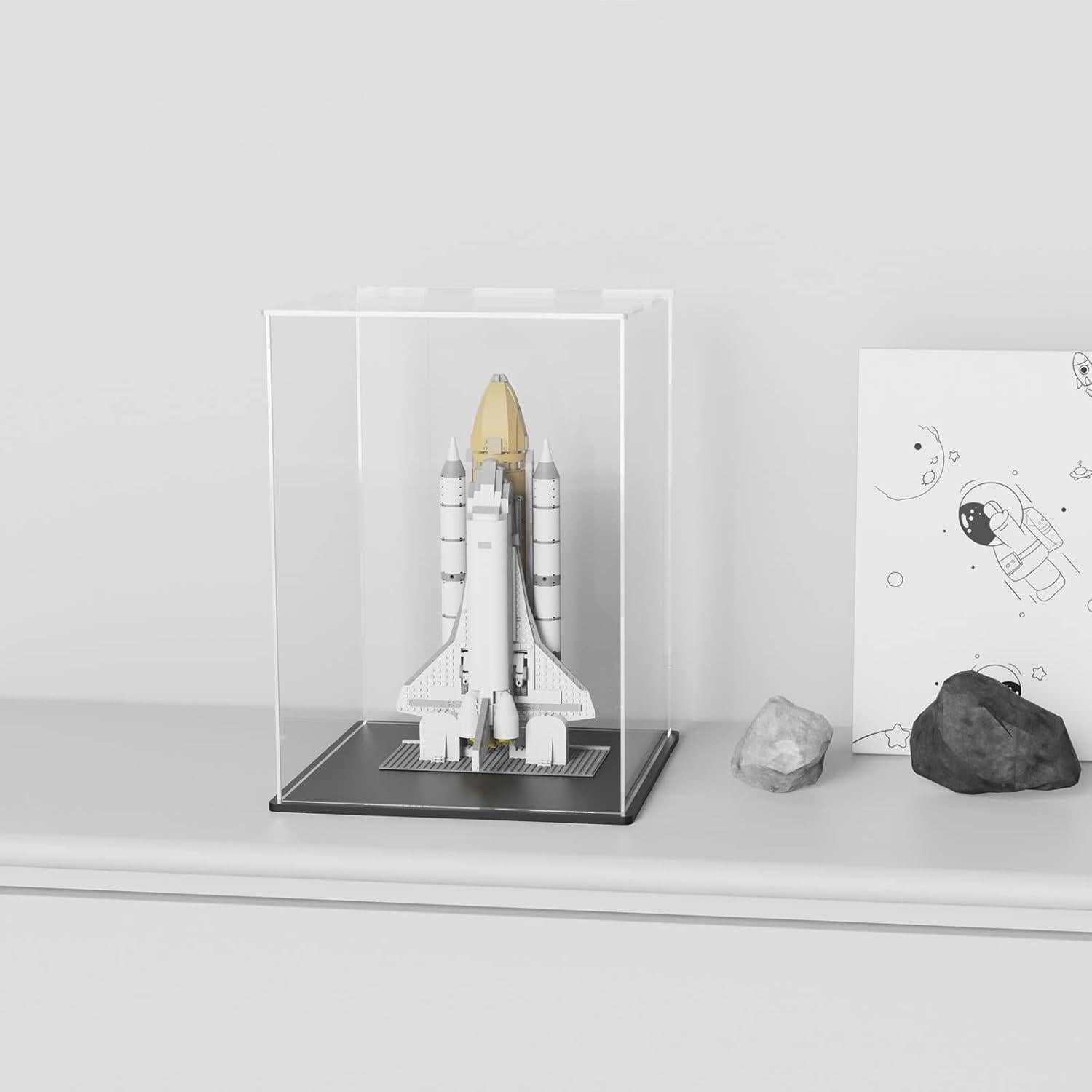 Caja de Exhibición Acrílica SVENJBB 25.4x25.4x35.6 cm con Base Negra