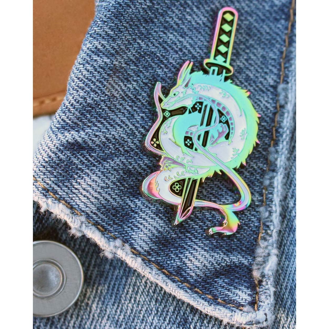 Pin de Esmalte Haku Dragón Samurai Ghibli 2.67x5.08 cm