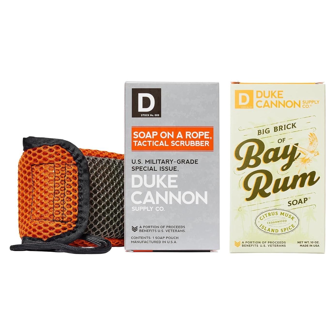 Jabón Duke Cannon Big Brick 283g Aroma Ron de Bahía + Fregador Táctico