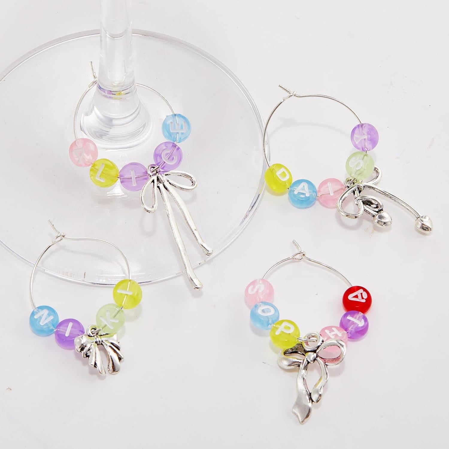 Kit de Charms para Copas de Vino DIY - 50 Piezas con Letras Coloridas