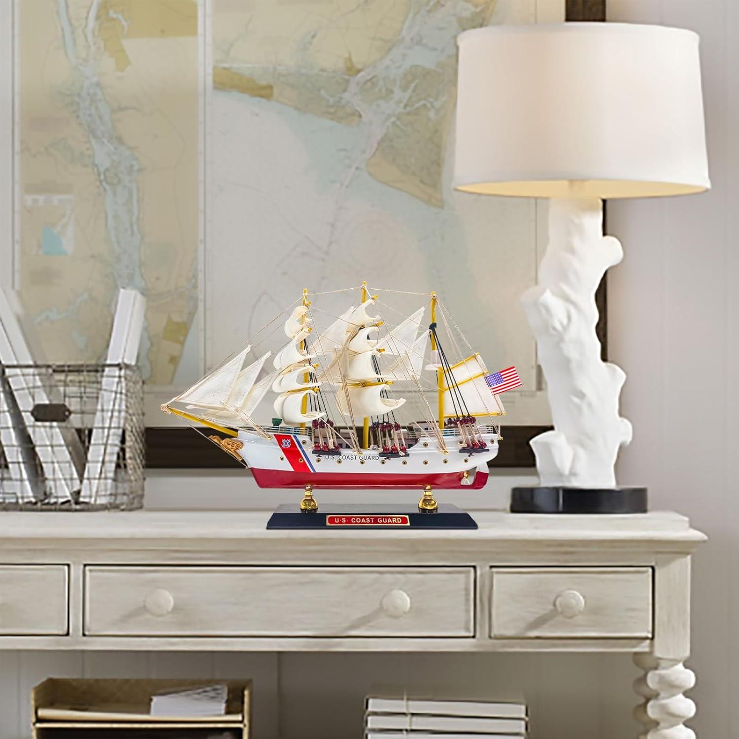 Modelo de Barco de Madera SAILINGSTORY USCG Eagle Pequeño