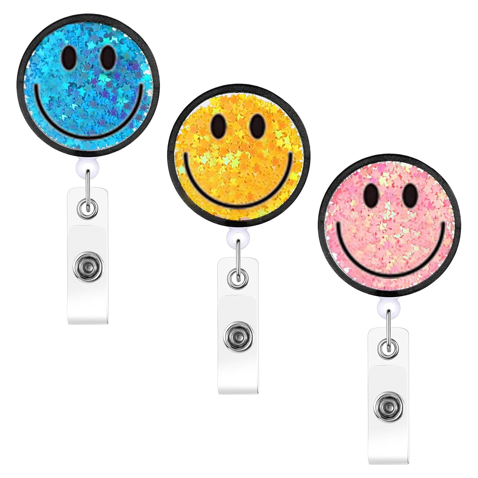 3 Portapases Retráctiles Glenmal con Carita Sonriente 4.1 cm