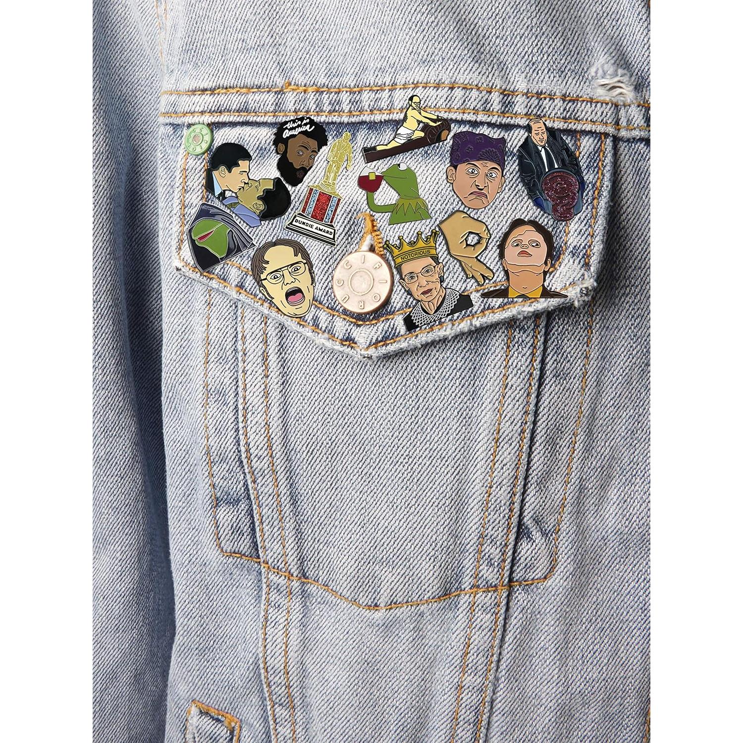 Pin de Esmalte Beige Juego del Círculo Balanced Co. 31.75 mm