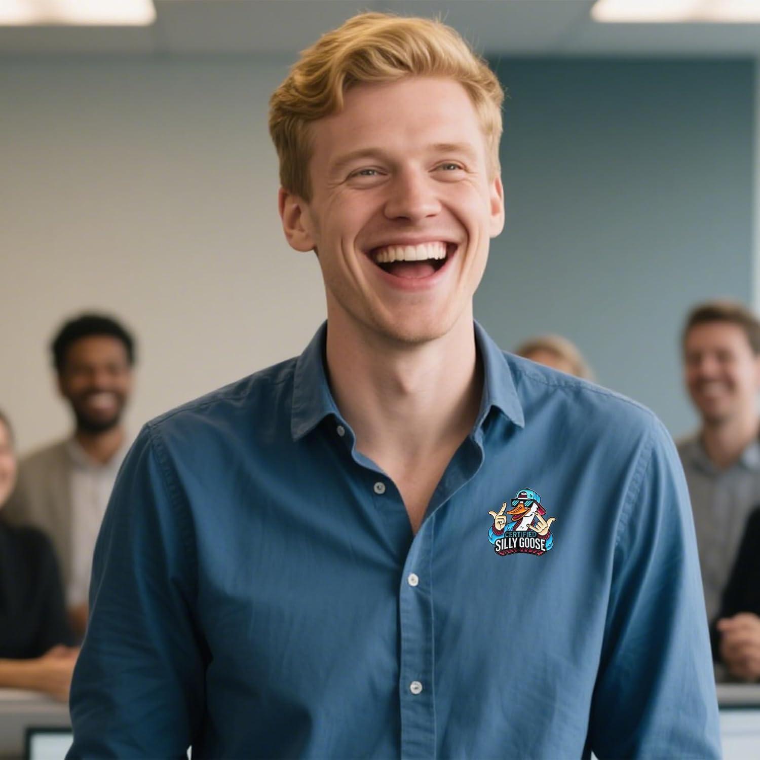 Pin de esmalte ganso tonto certificado SQEYYGI 3x3cm