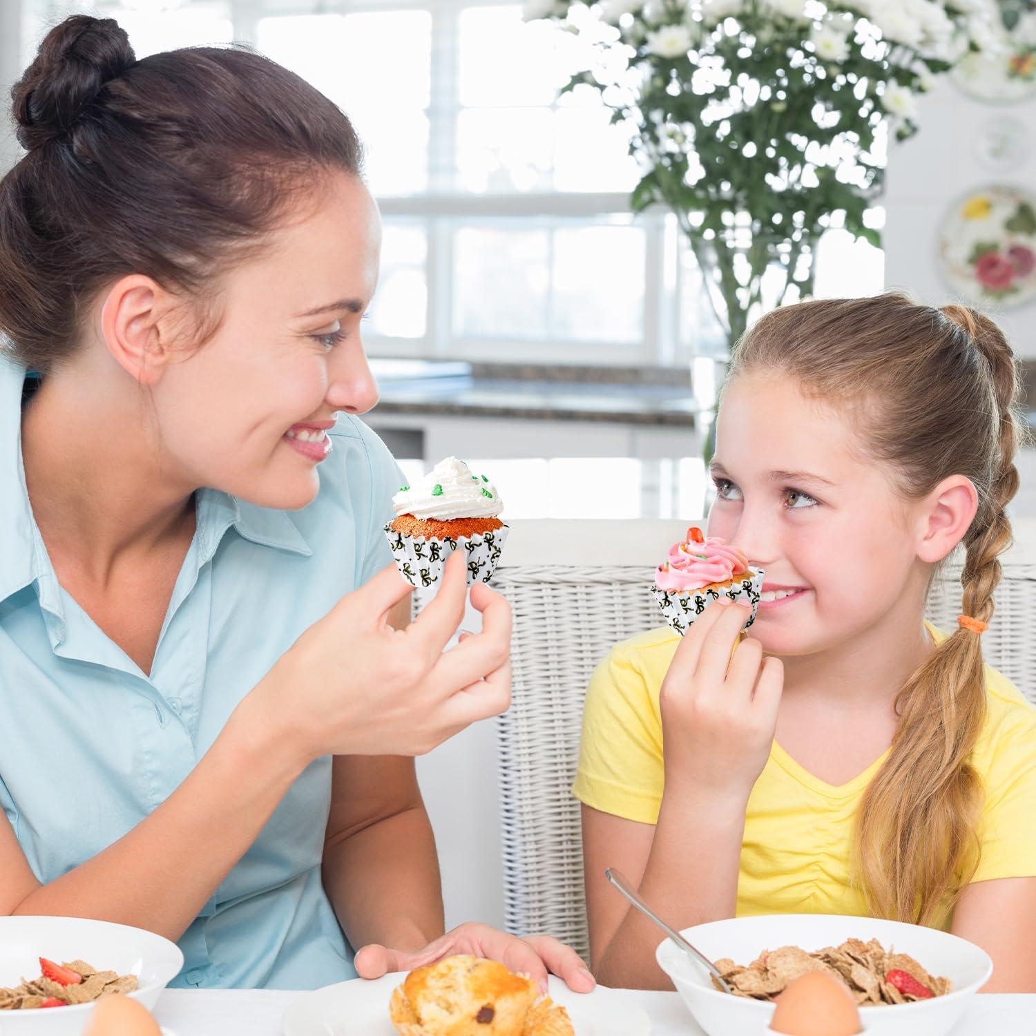 Forros de Cupcake Mini COcnny 300pcs con Lazo Negro 3.56cm