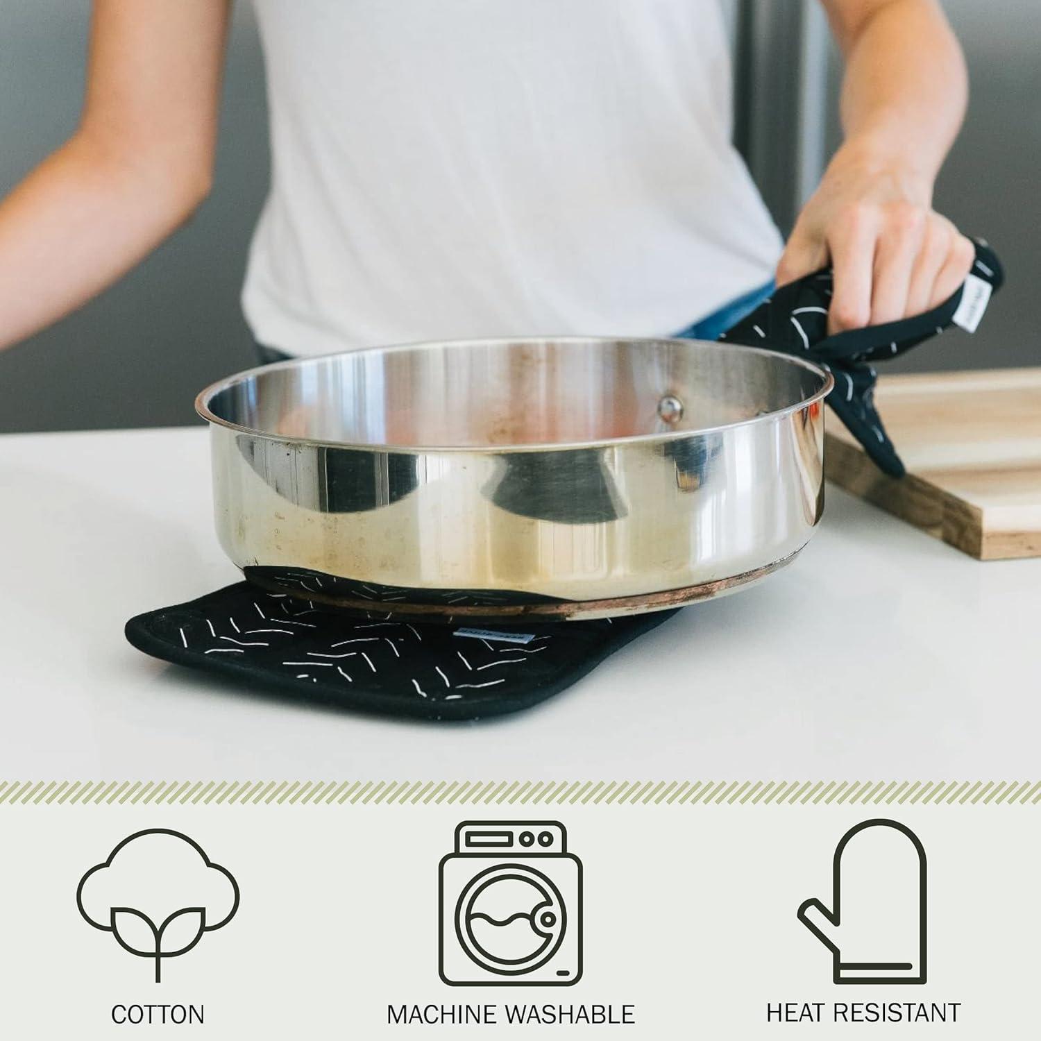 Set de 2 Agarraderas de Cocina Sage y Stitch 100% Algodón 18x23cm Negro