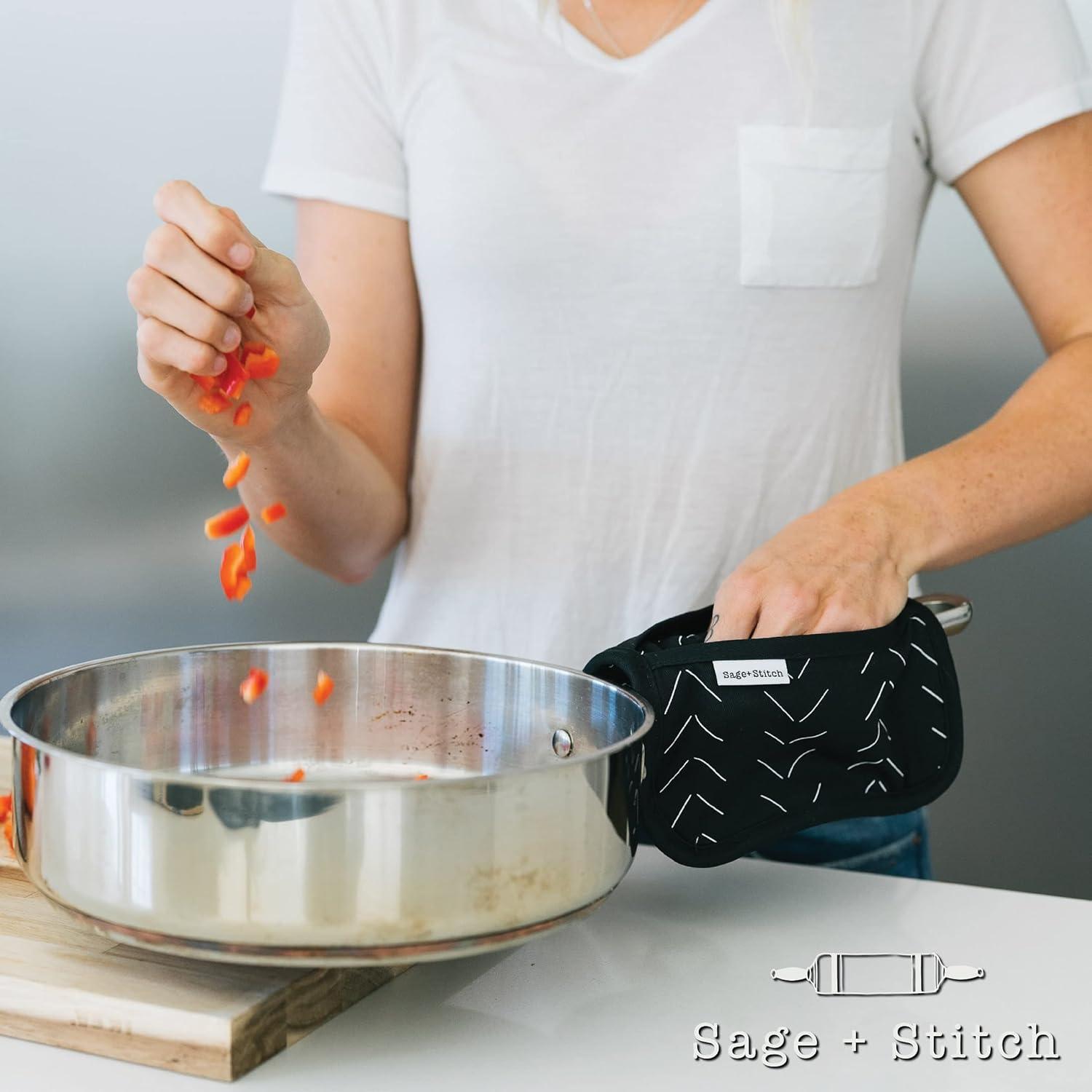 Set de 2 Agarraderas de Cocina Sage y Stitch 100% Algodón 18x23cm Negro