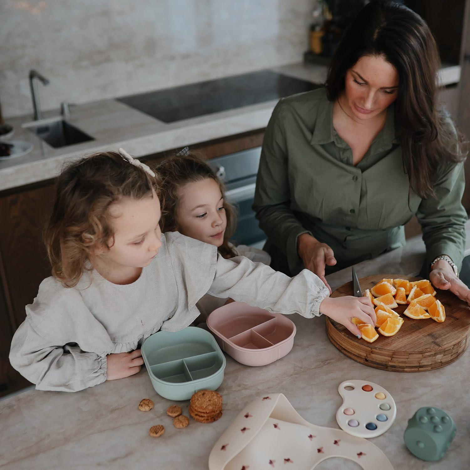 Caja de Almuerzo Mushie Rosa 3 Compartimentos + Utensilios